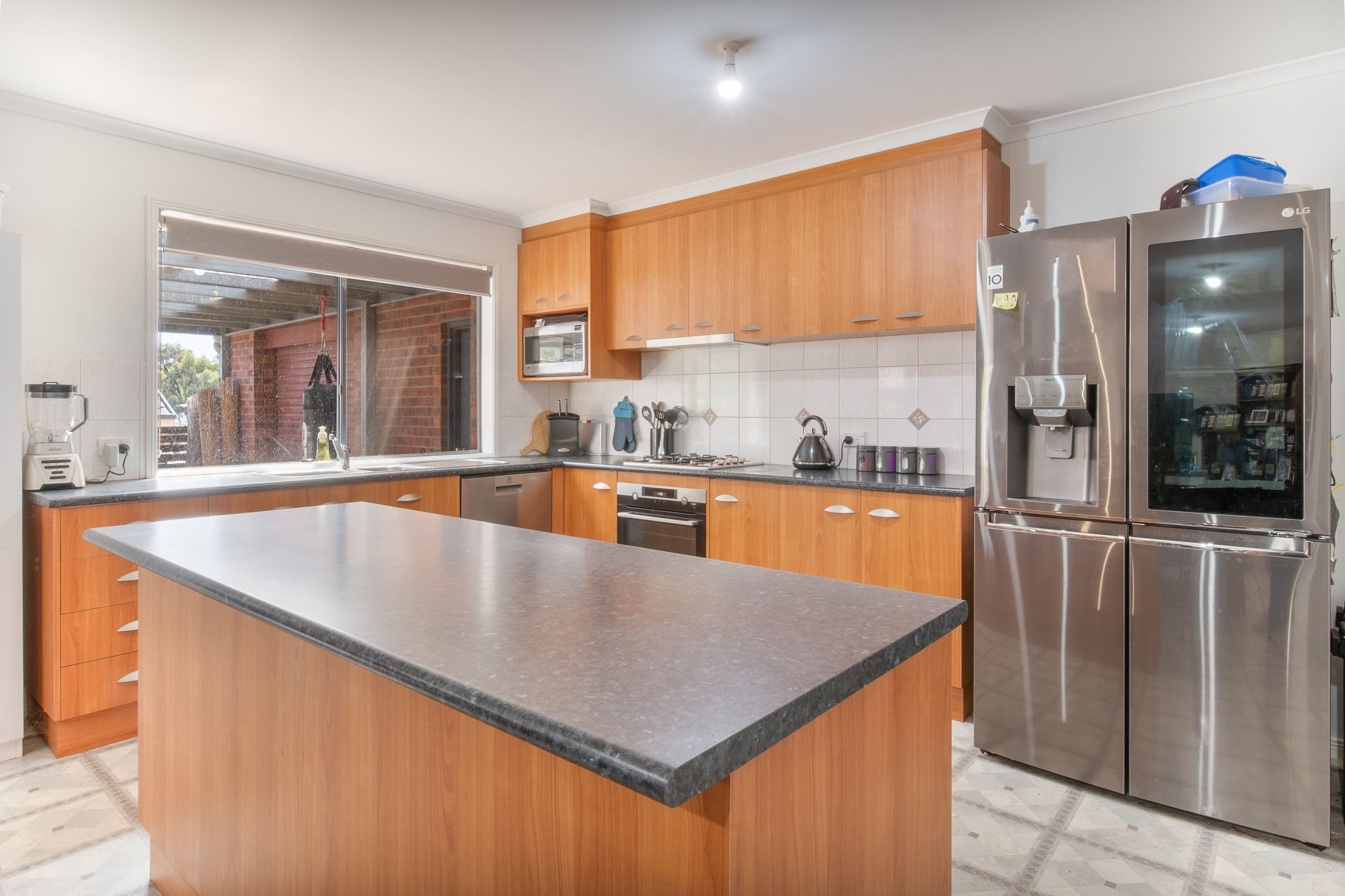 10 Goodenia Avenue, Kangaroo Flat VIC 3555, Kangaroo Flat - Thumbnail 3