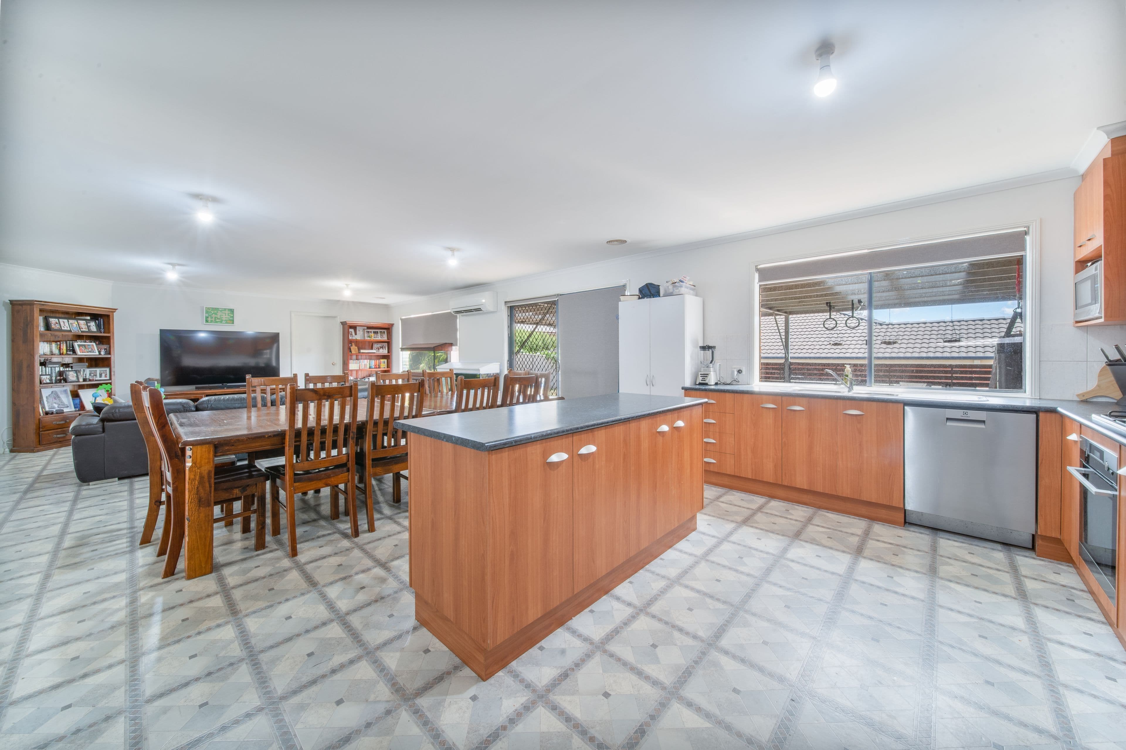 10 Goodenia Avenue, Kangaroo Flat VIC 3555, Kangaroo Flat - Thumbnail 4