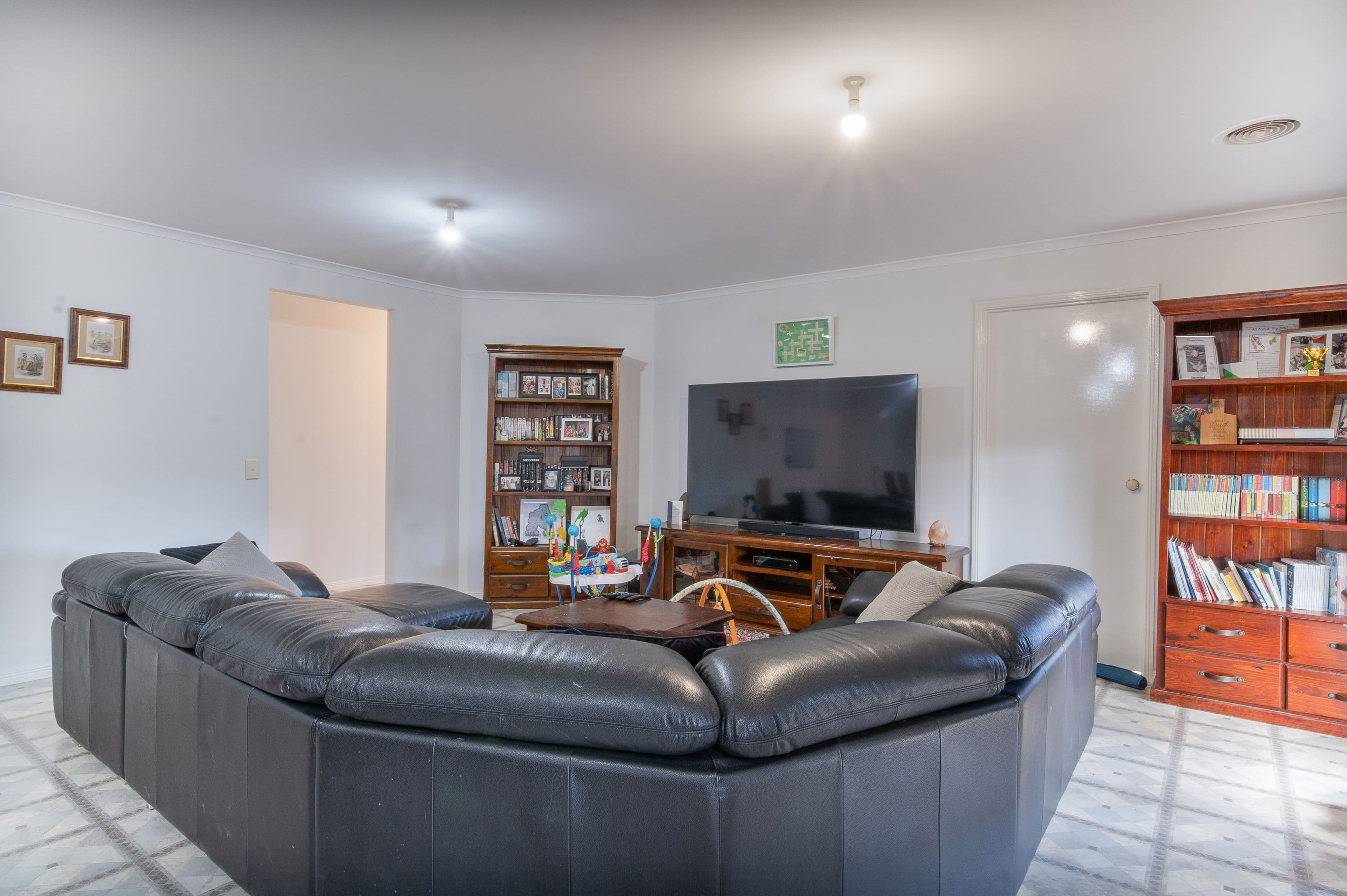 10 Goodenia Avenue, Kangaroo Flat VIC 3555, Kangaroo Flat - Thumbnail 7