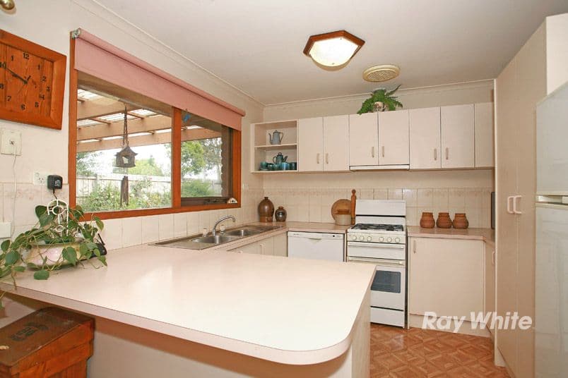 18 Megan Close, CRANBOURNE VIC 3977, Cranbourne West - Thumbnail 2
