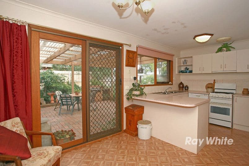 18 Megan Close, CRANBOURNE VIC 3977, Cranbourne West - Thumbnail 3