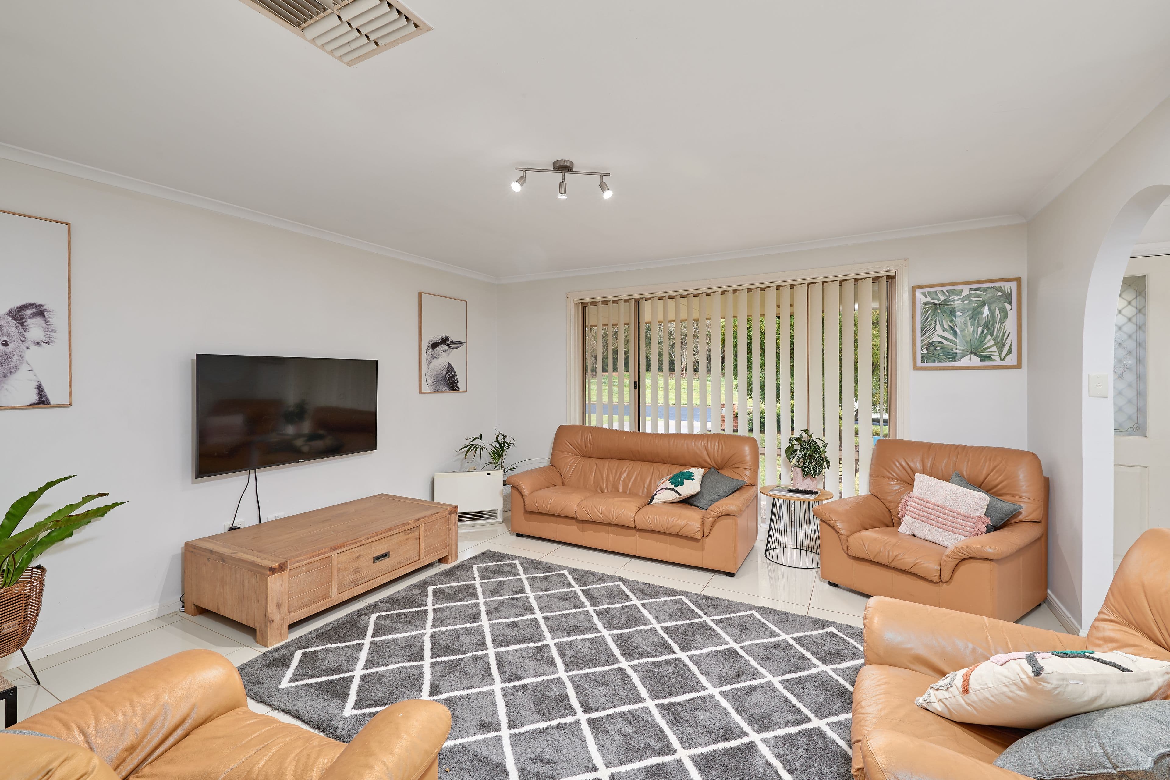 9 Elanora Place, Glenfield Park NSW 2650, Glenfield Park - Thumbnail 3