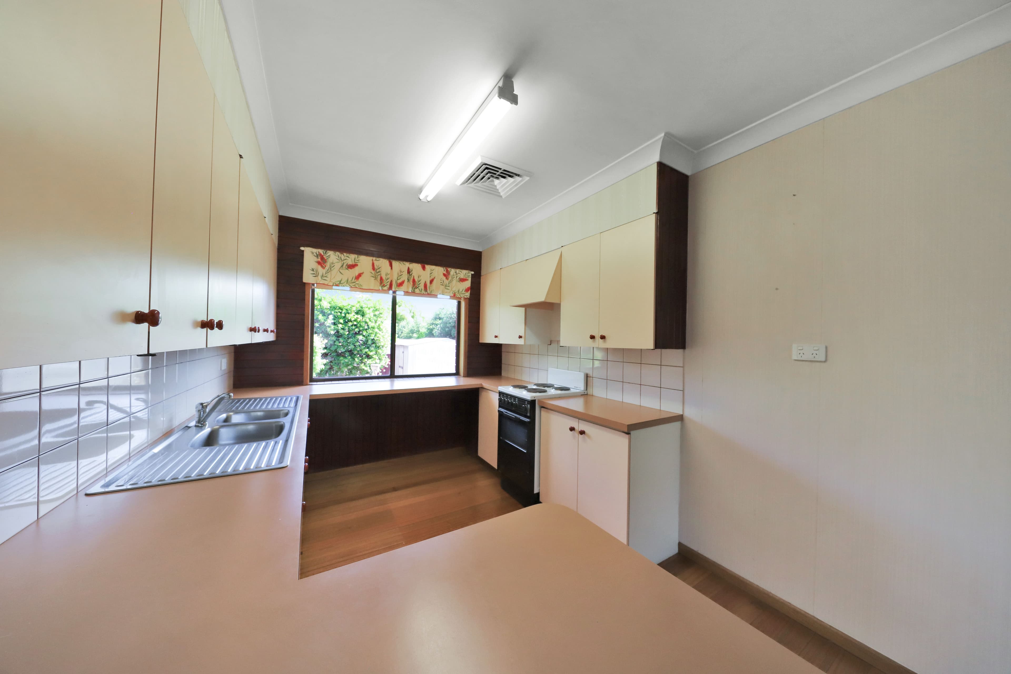 10 Bottlebrush Drive, Tumut NSW 2720, Tumut - Thumbnail 3