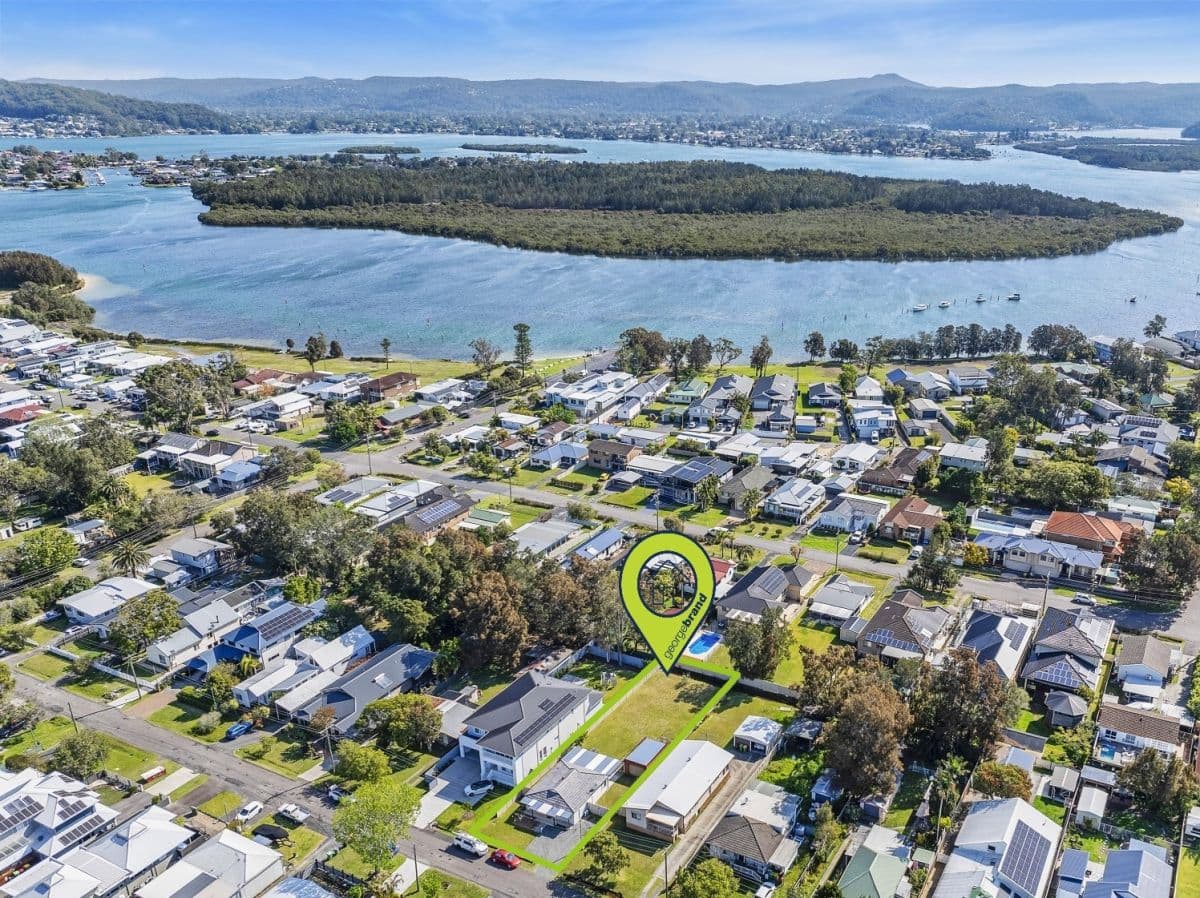 4/89 Marine Parade, HASTINGS, Davistown - Image 1