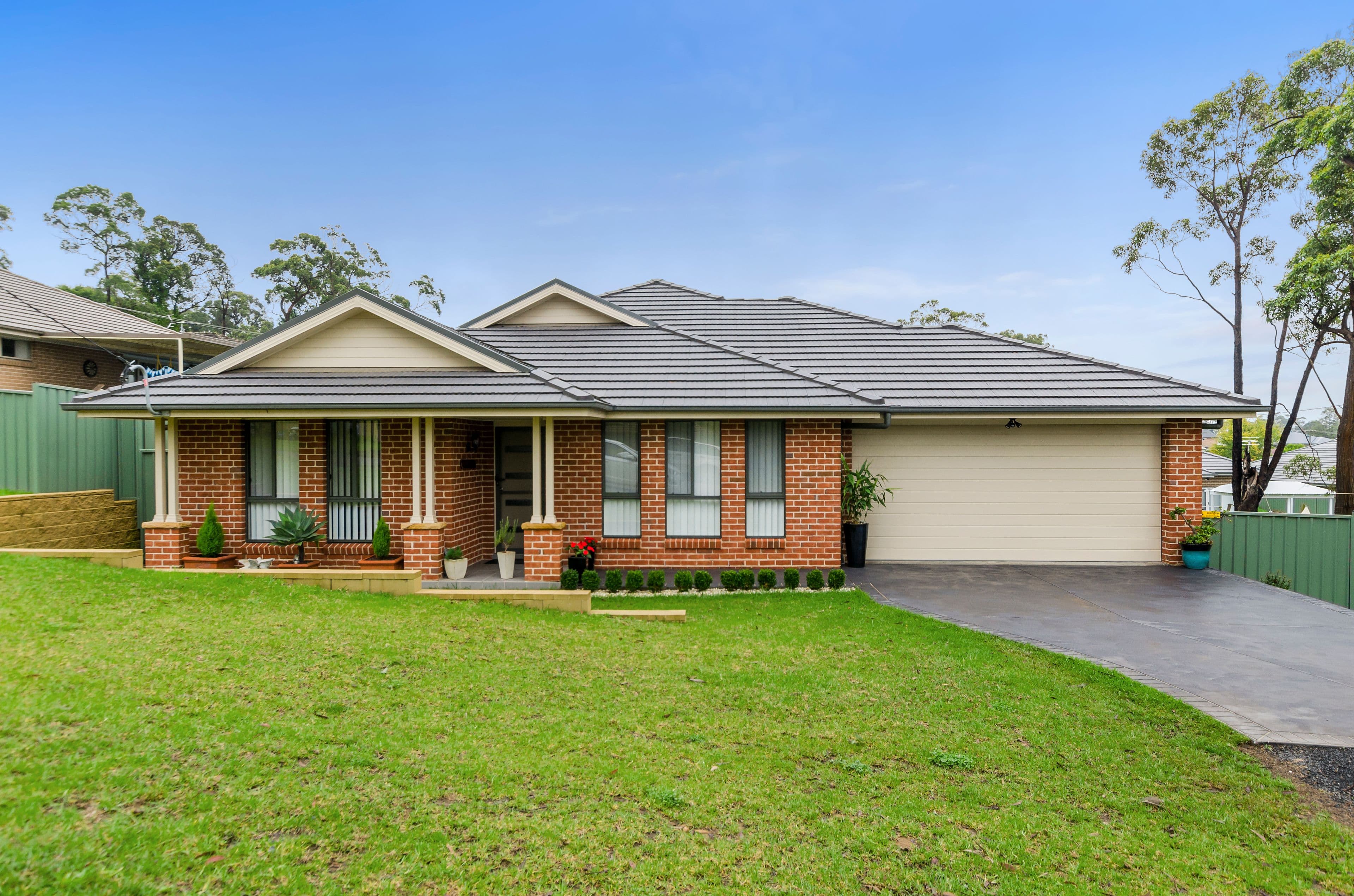 8 Pirrillie Street, Hill Top - Image 1
