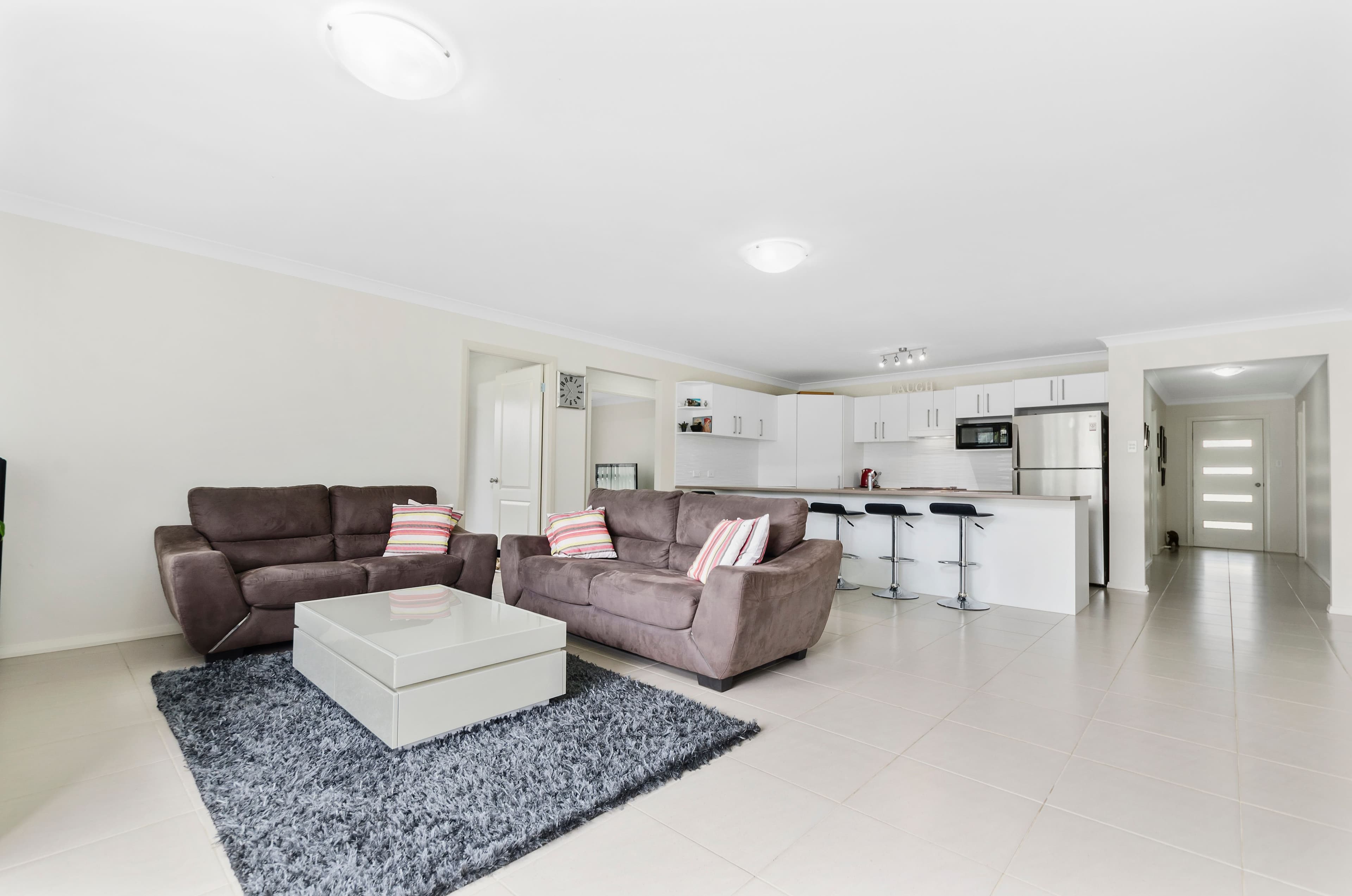 8 Pirrillie Street, Hill Top - Thumbnail 2
