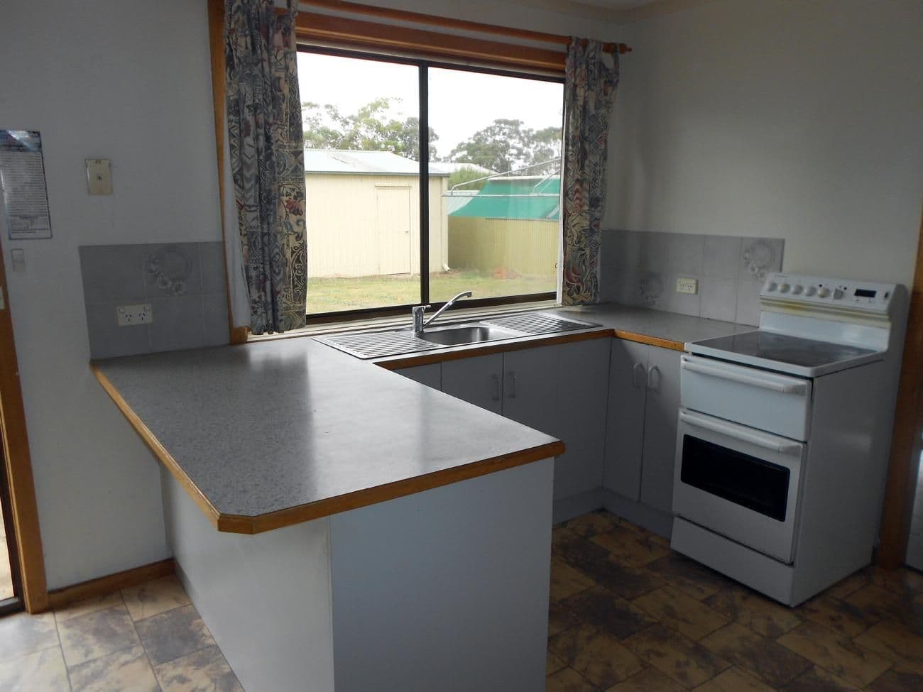 49 Albert Parade, BORDERTOWN SA 5268, Bordertown - Thumbnail 2