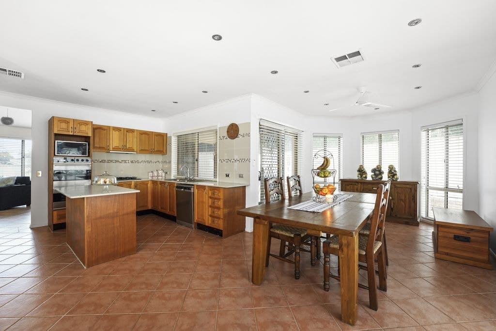 5 Gleneagles Way, Glenmore Park - Thumbnail 3