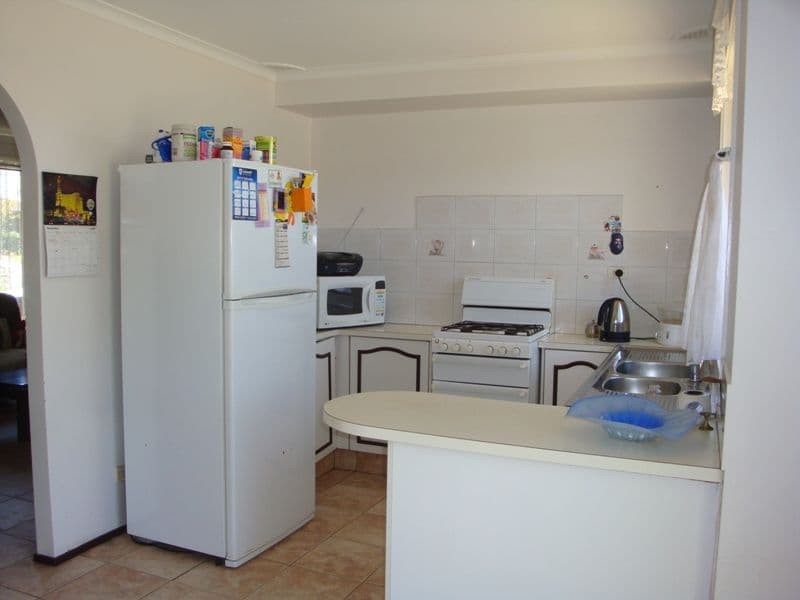 7 Woodlands Avenue, BOSSLEY PARK NSW 2176, Bossley Park - Thumbnail 4