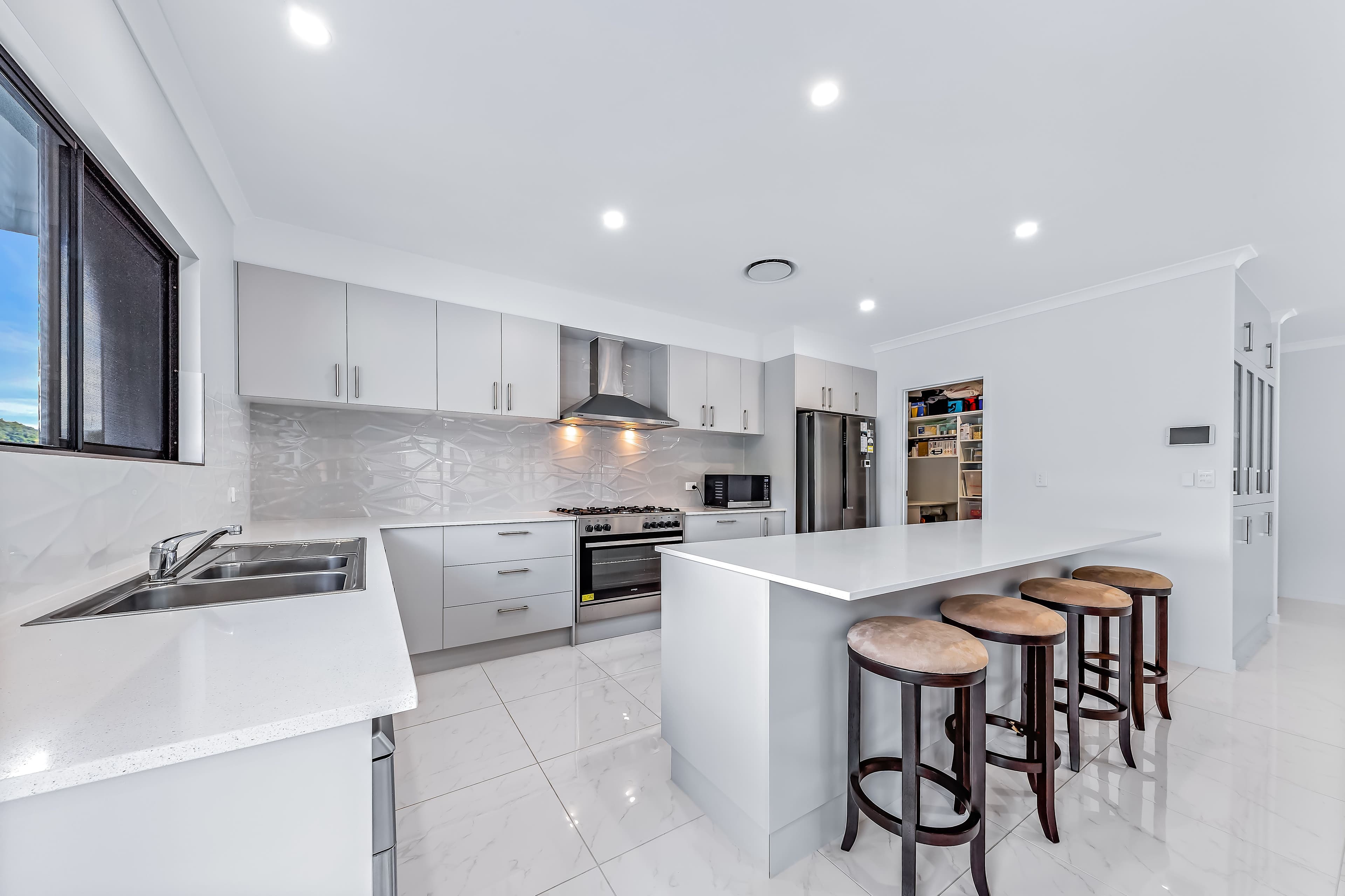 17 Altmann Avenue, Cannonvale QLD 4802, Cannonvale - Thumbnail 3