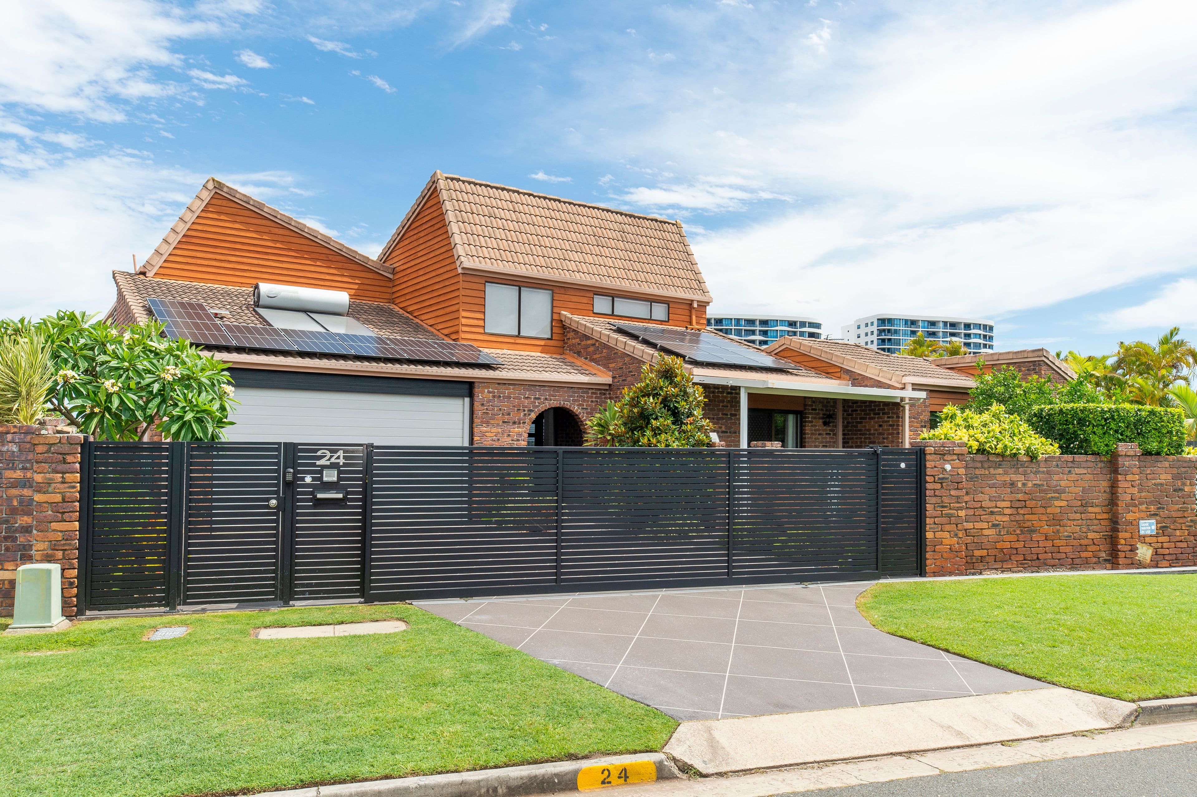 24 Thompson Street, Biggera Waters QLD 4216, Biggera Waters - Thumbnail 4