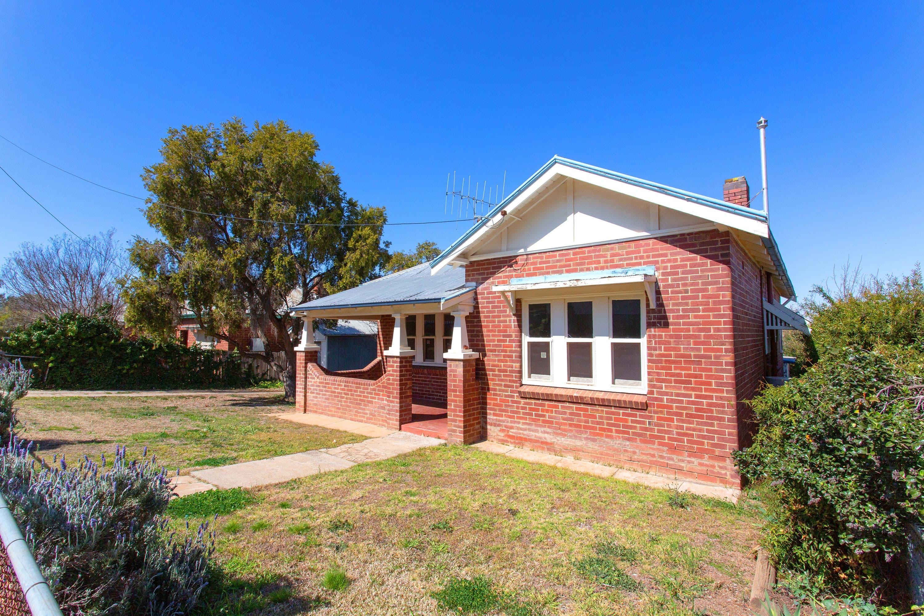 21 Bartlett Avenue, Cowra - Image 1
