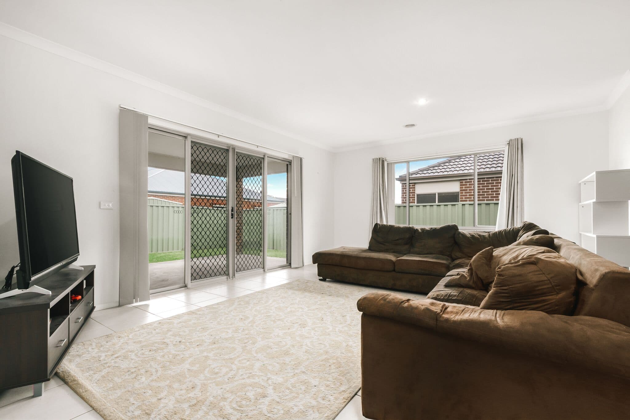 18 Edmund Street, Pakenham VIC 3810, Pakenham - Thumbnail 2