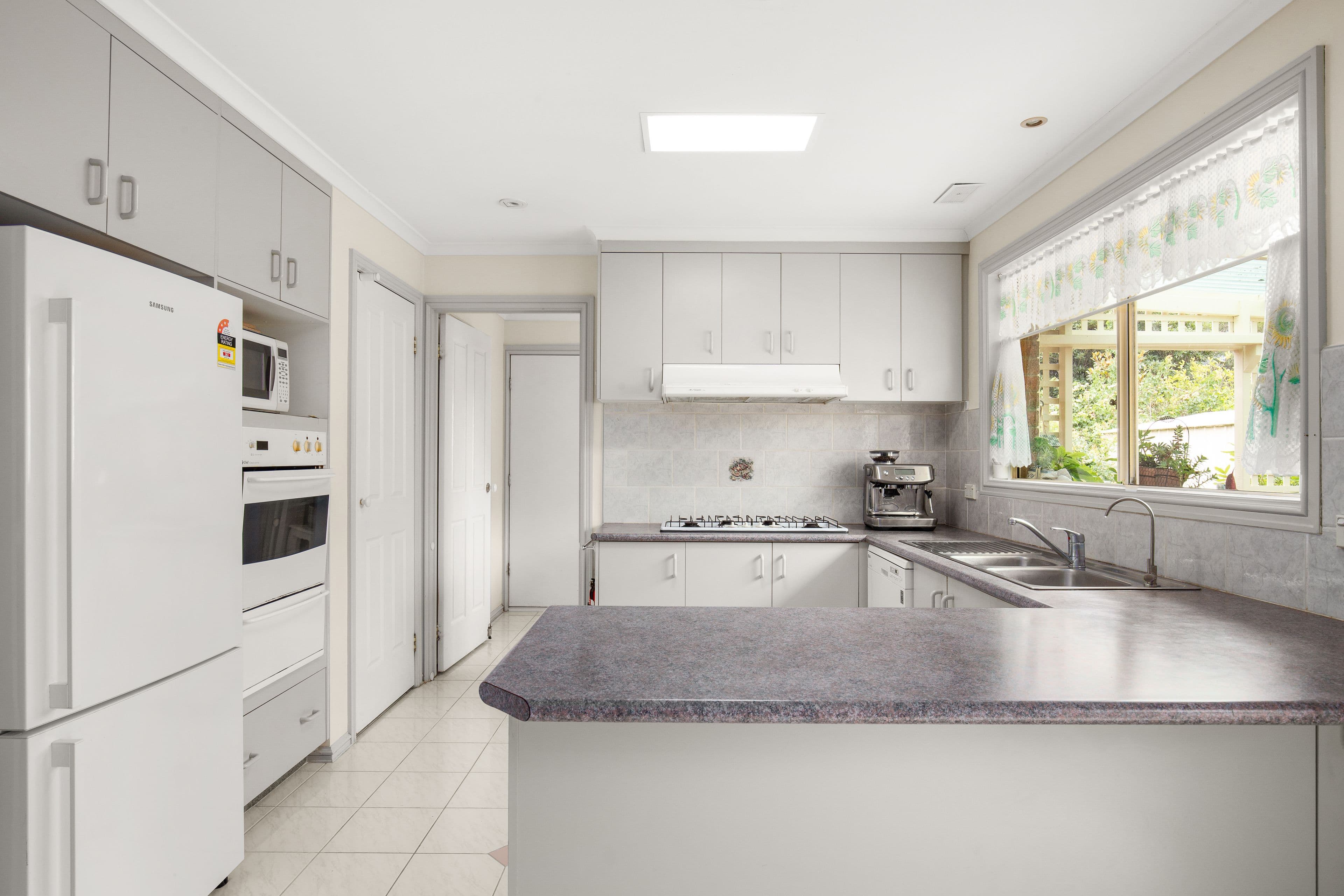 24 Thomas Place, Pakenham VIC 3810, Pakenham - Thumbnail 3