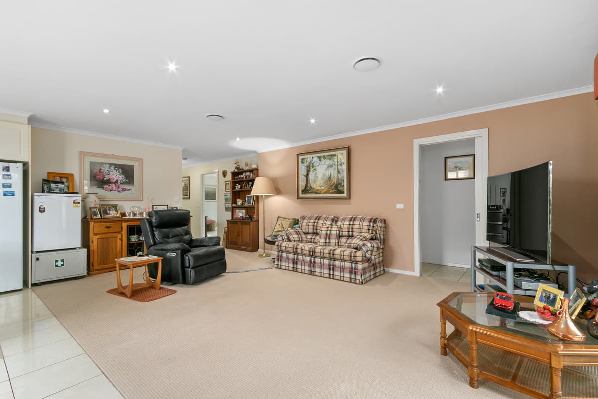 6 / 2 Wallace Street, Morwell VIC 3840, Morwell - Thumbnail 2