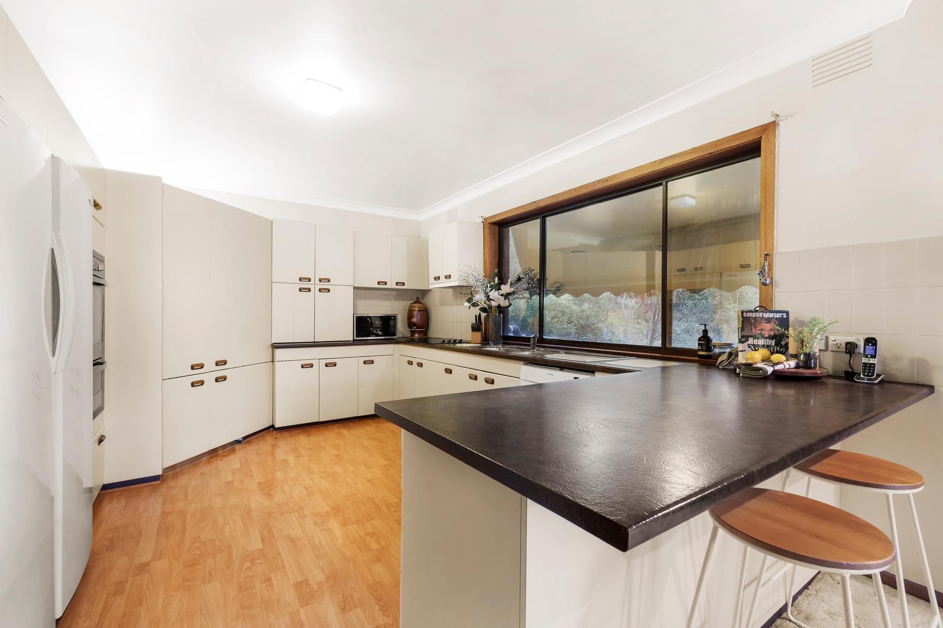 1 Caroline Crescent, Hurstbridge VIC 3099, Hurstbridge - Thumbnail 2