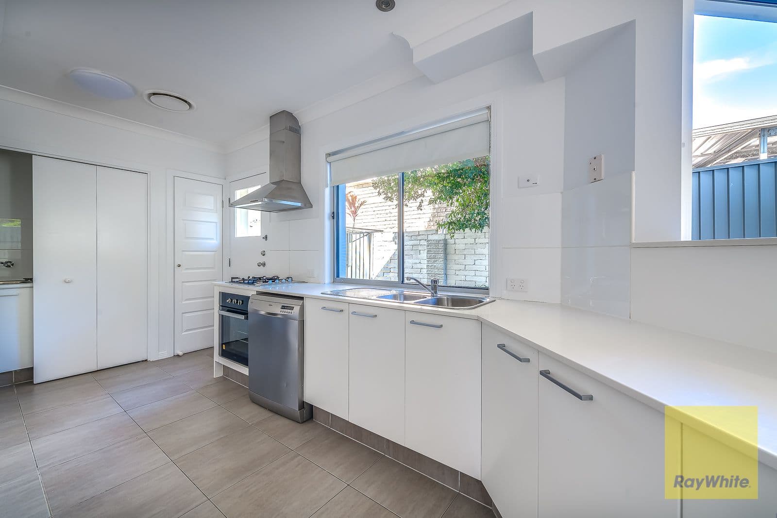 5-7 Ashbourne Terrace, Biggera Waters QLD 4216, Biggera Waters - Thumbnail 4