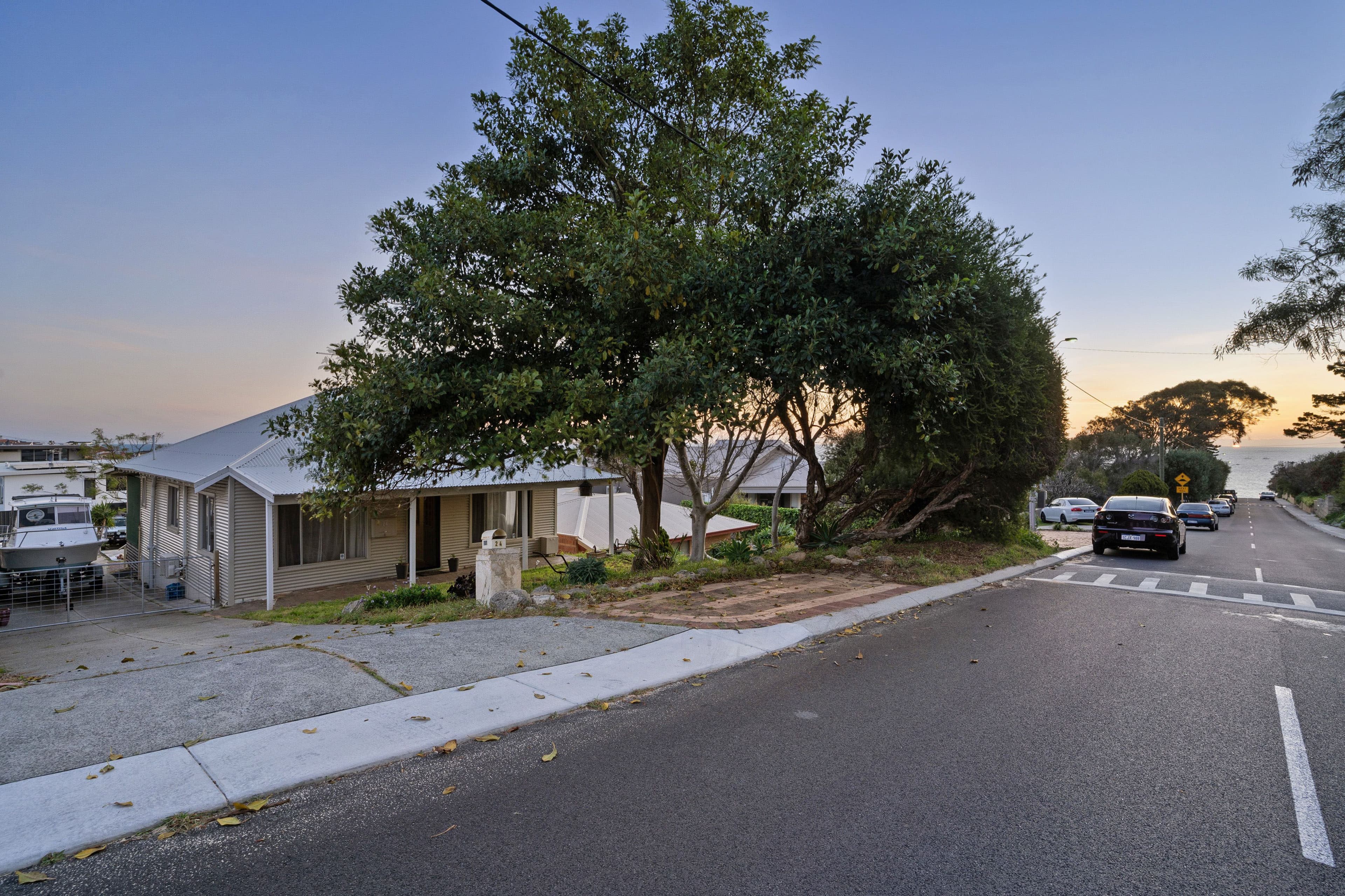 24 Clontarf Street, Sorrento WA 6020, Sorrento - Thumbnail 4