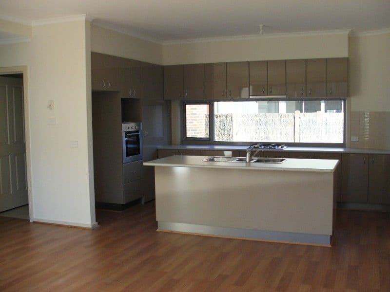 1 Henry Street, PAKENHAM VIC 3810, Pakenham - Thumbnail 3