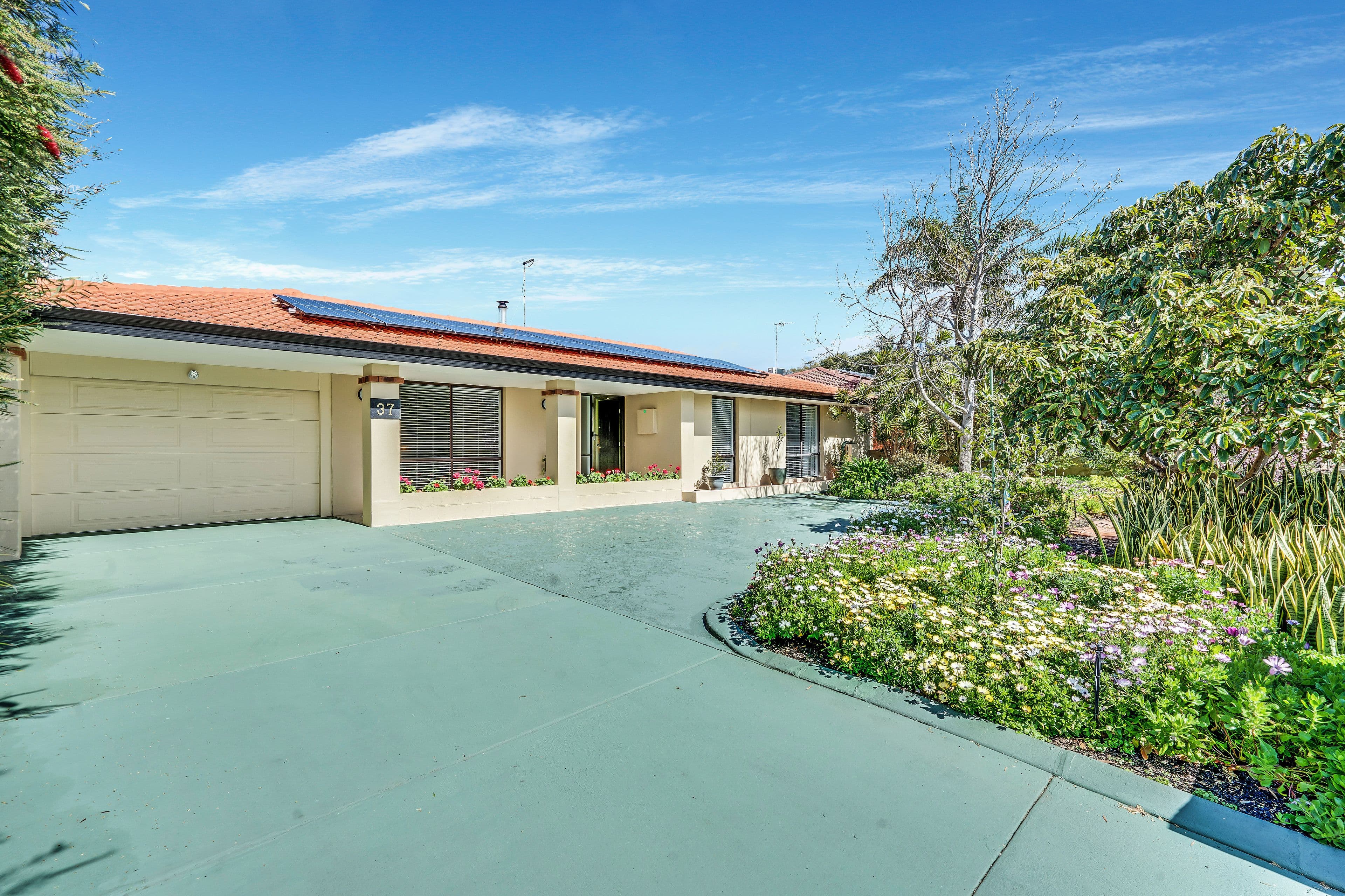 37 Peelwood Parade, Halls Head WA 6210, Halls Head - Image 1