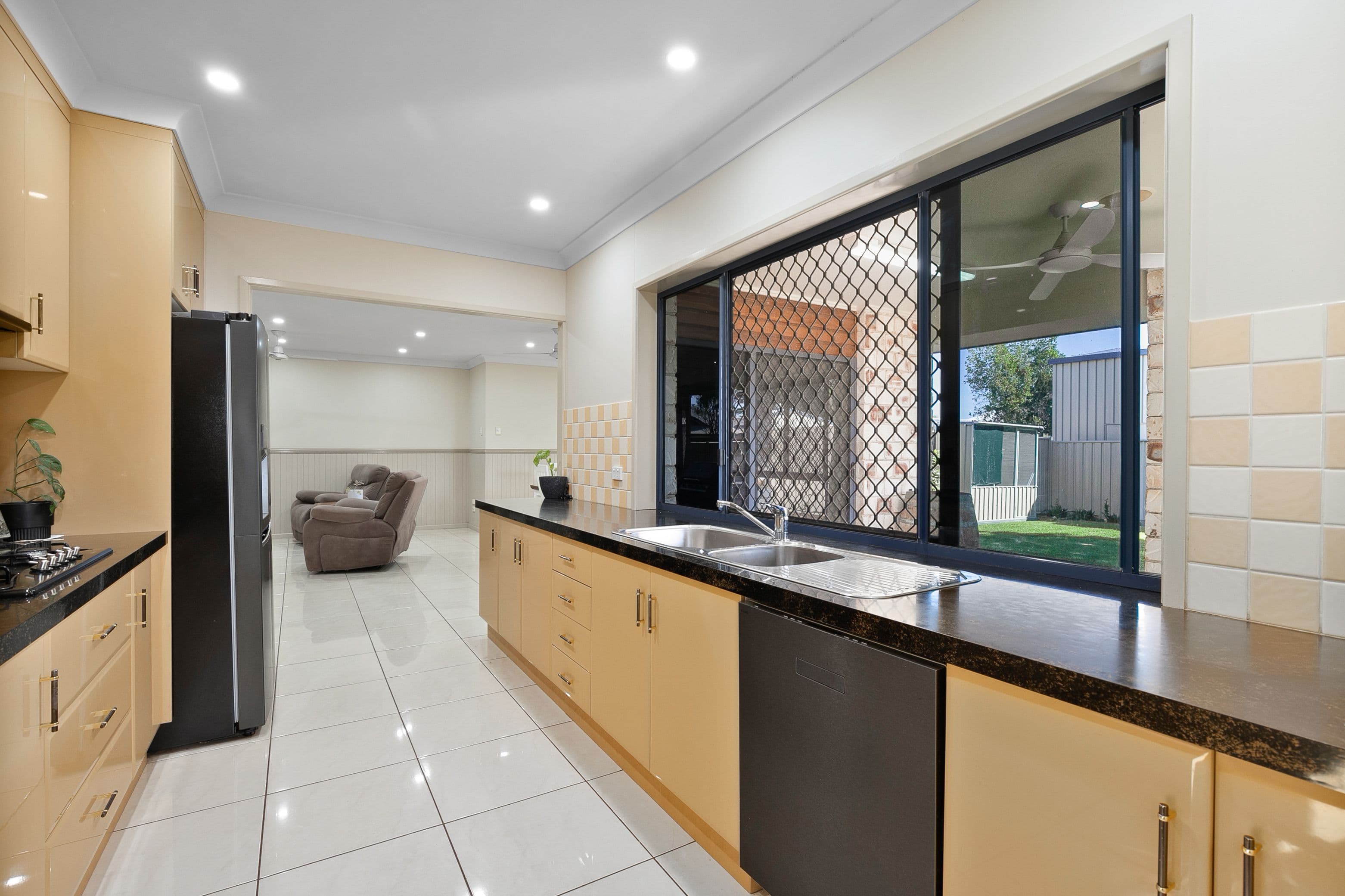 6 Carrington Place, Emerald QLD 4720, Emerald - Thumbnail 5