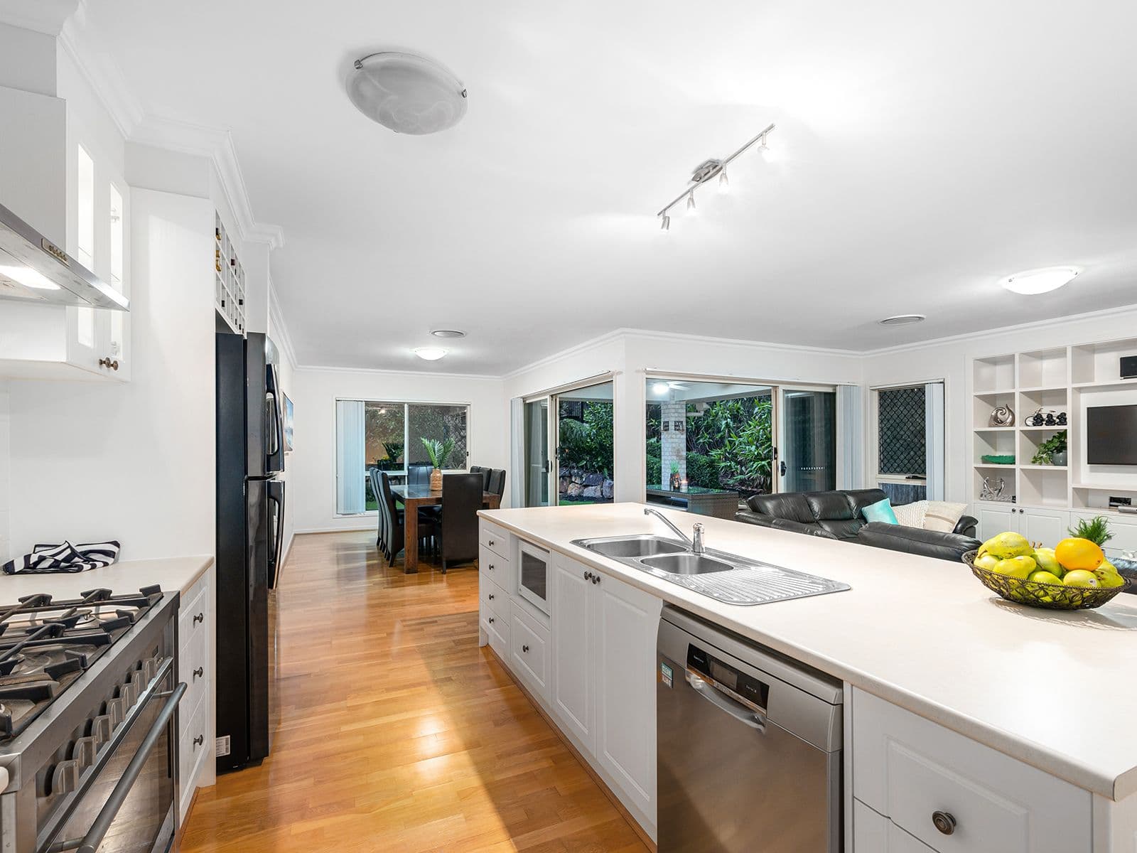 5 Colvillea Court, Everton Hills QLD 4053, Everton Hills - Thumbnail 3