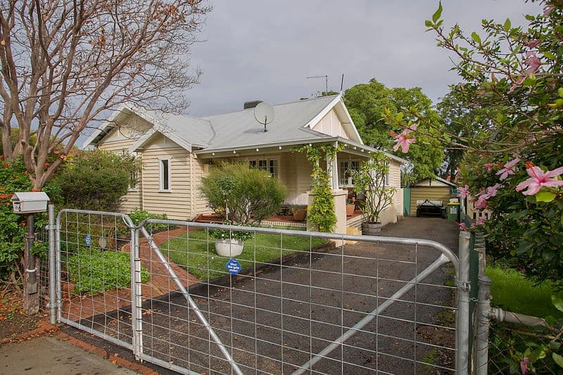 6 Stuart Street, GREENMOUNT WA 6056, Greenmount - Thumbnail 2
