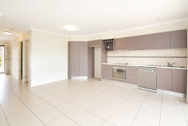 31 Swan Street, BEERWAH QLD 4519, Beerwah - Thumbnail 3