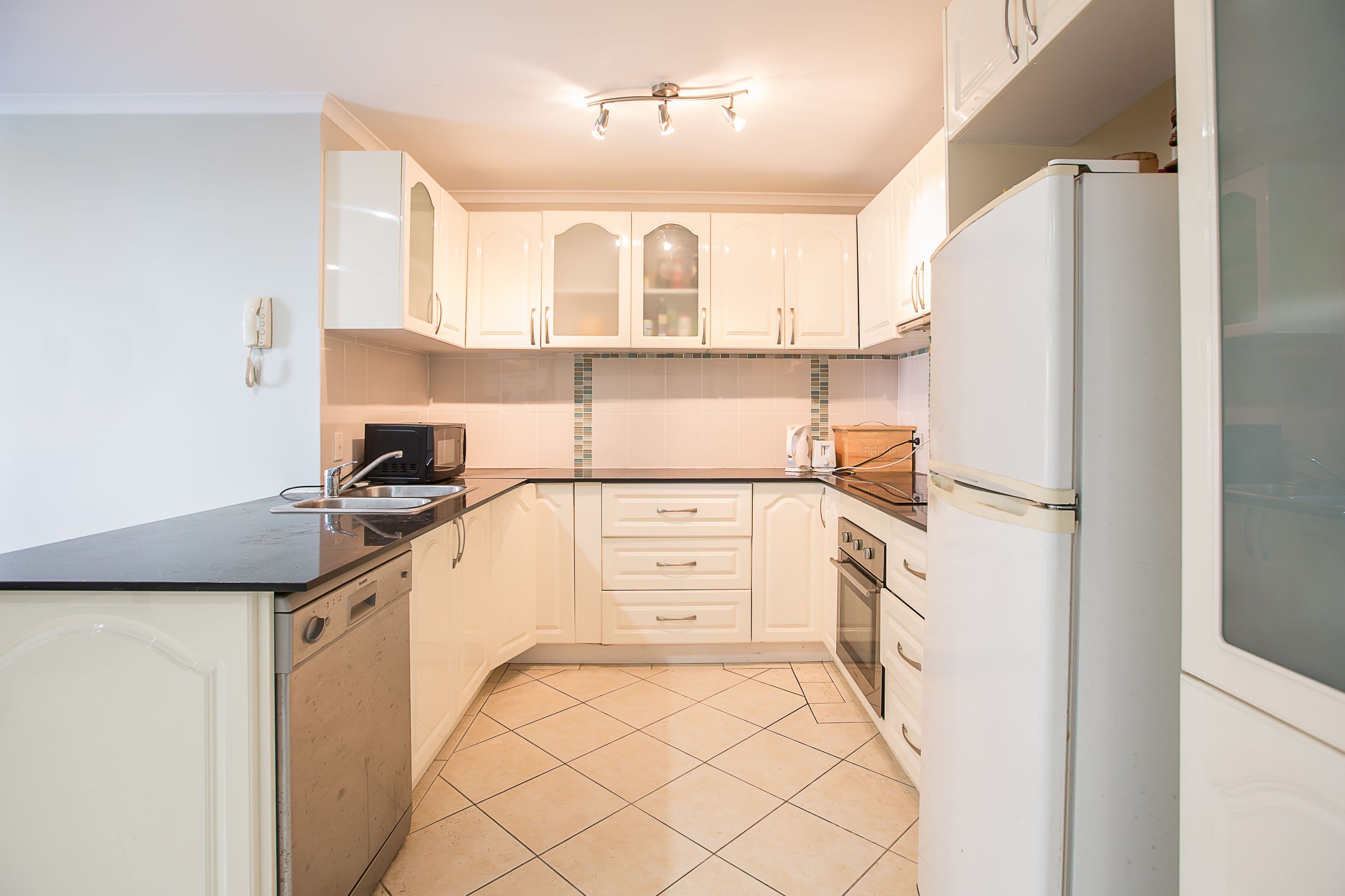 9 Bradford Street, Labrador QLD 4215, Labrador - Thumbnail 3