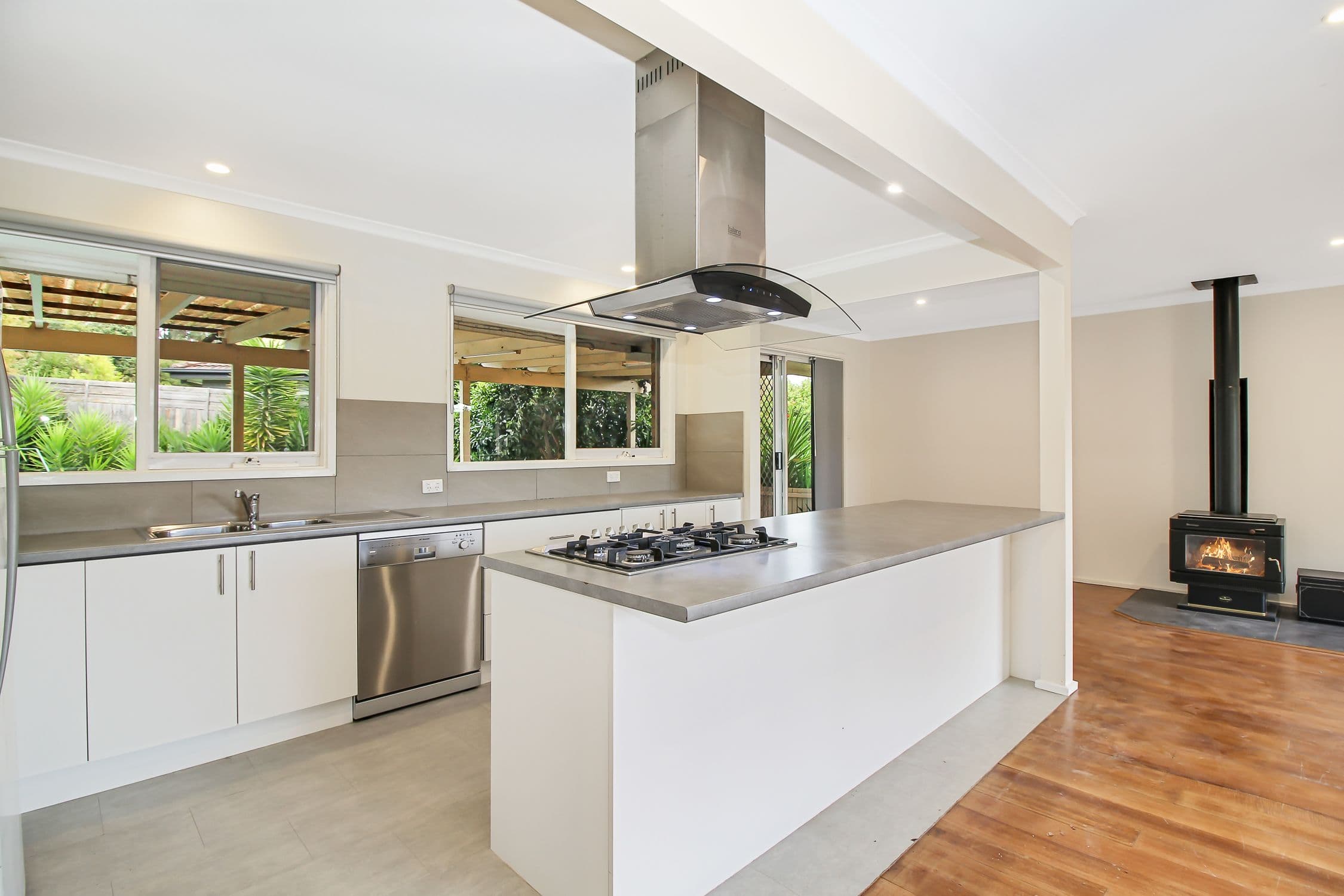 12 Shakespeare Avenue, Mooroolbark VIC 3138, Mooroolbark - Thumbnail 3