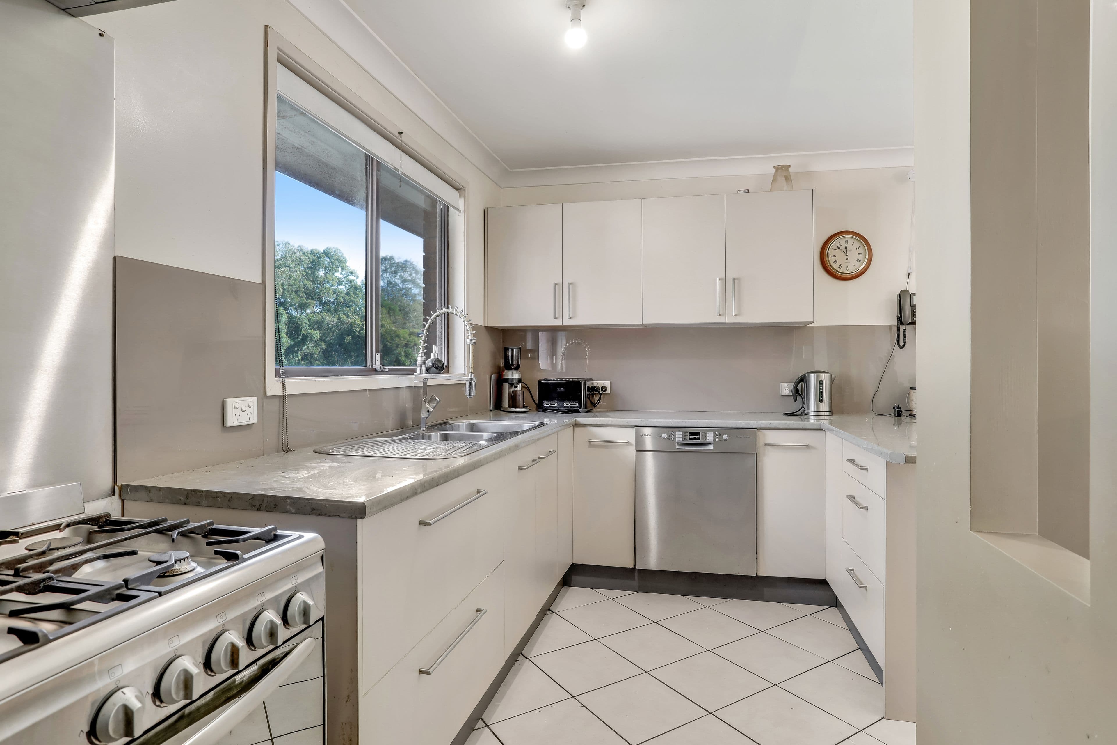 8 Chifley Drive, Raymond Terrace NSW 2324, Raymond Terrace - Thumbnail 2