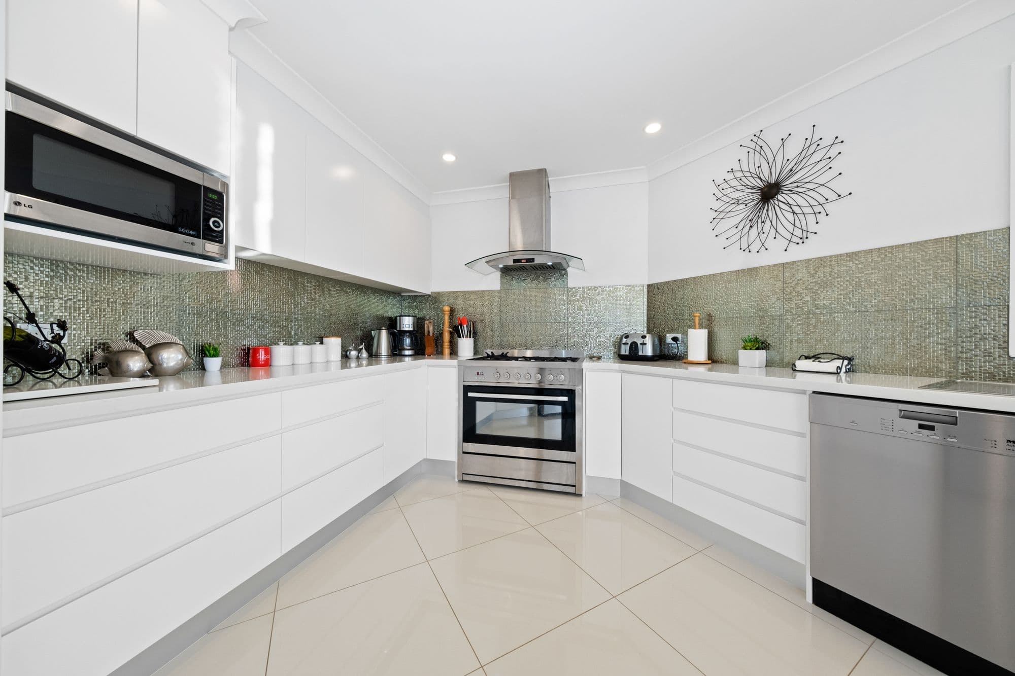2 Donegal Road, Berkeley Vale NSW 2261, Berkeley Vale - Thumbnail 8