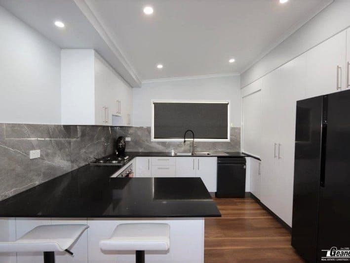 9 Racecourse Road, Richmond Hill QLD 4820, Richmond Hill - Thumbnail 4