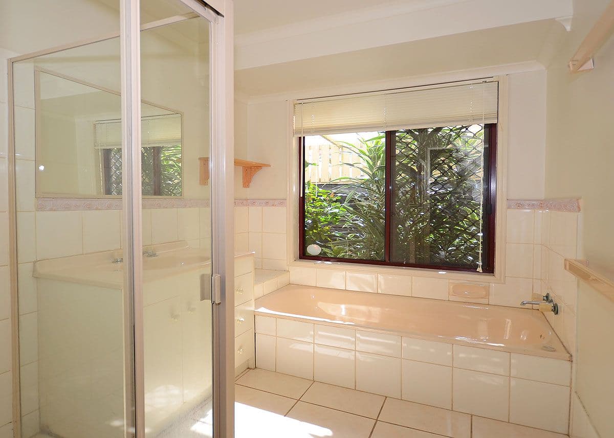 19 Renee Court, TORQUAY QLD 4655, Torquay - Thumbnail 7