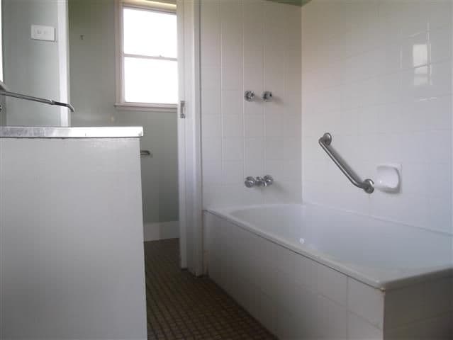23 Dungaleer Street, COWRA NSW 2794, Cowra - Thumbnail 2