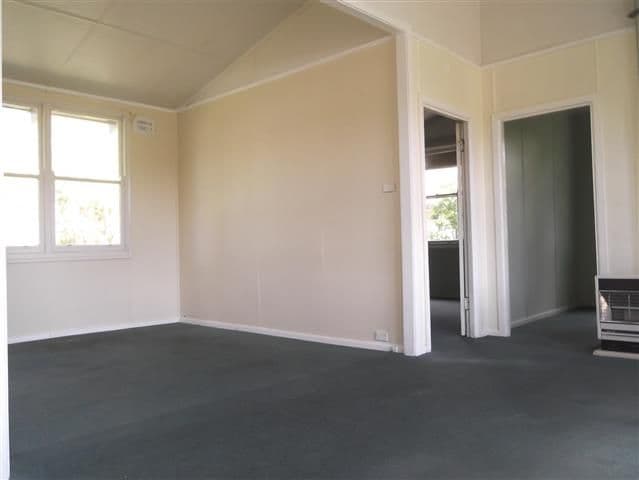23 Dungaleer Street, COWRA NSW 2794, Cowra - Thumbnail 4