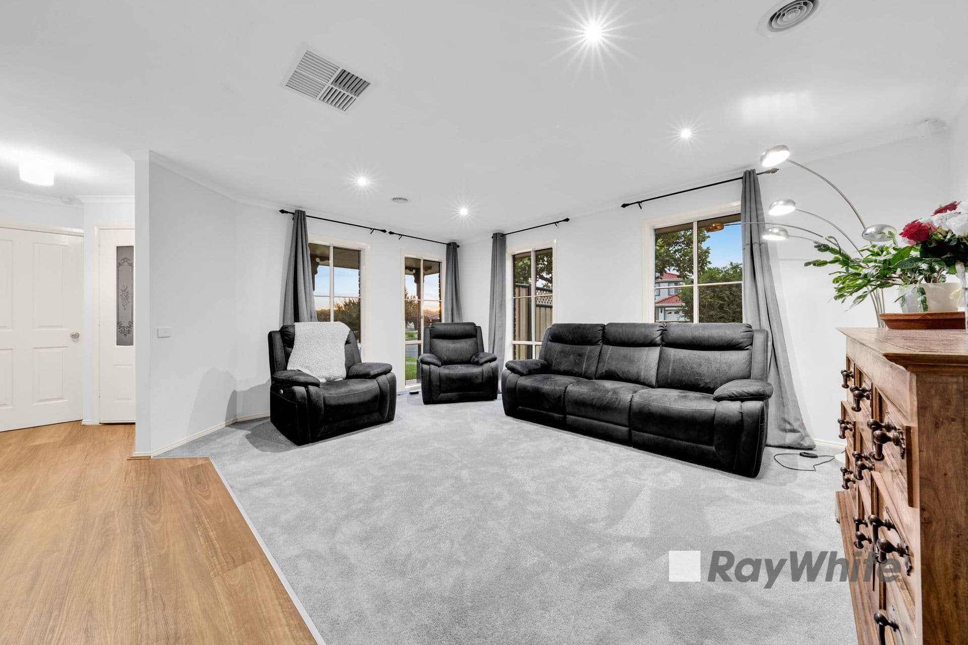 2 Sherwood Road, Narre Warren South VIC 3805, Narre Warren South - Thumbnail 3