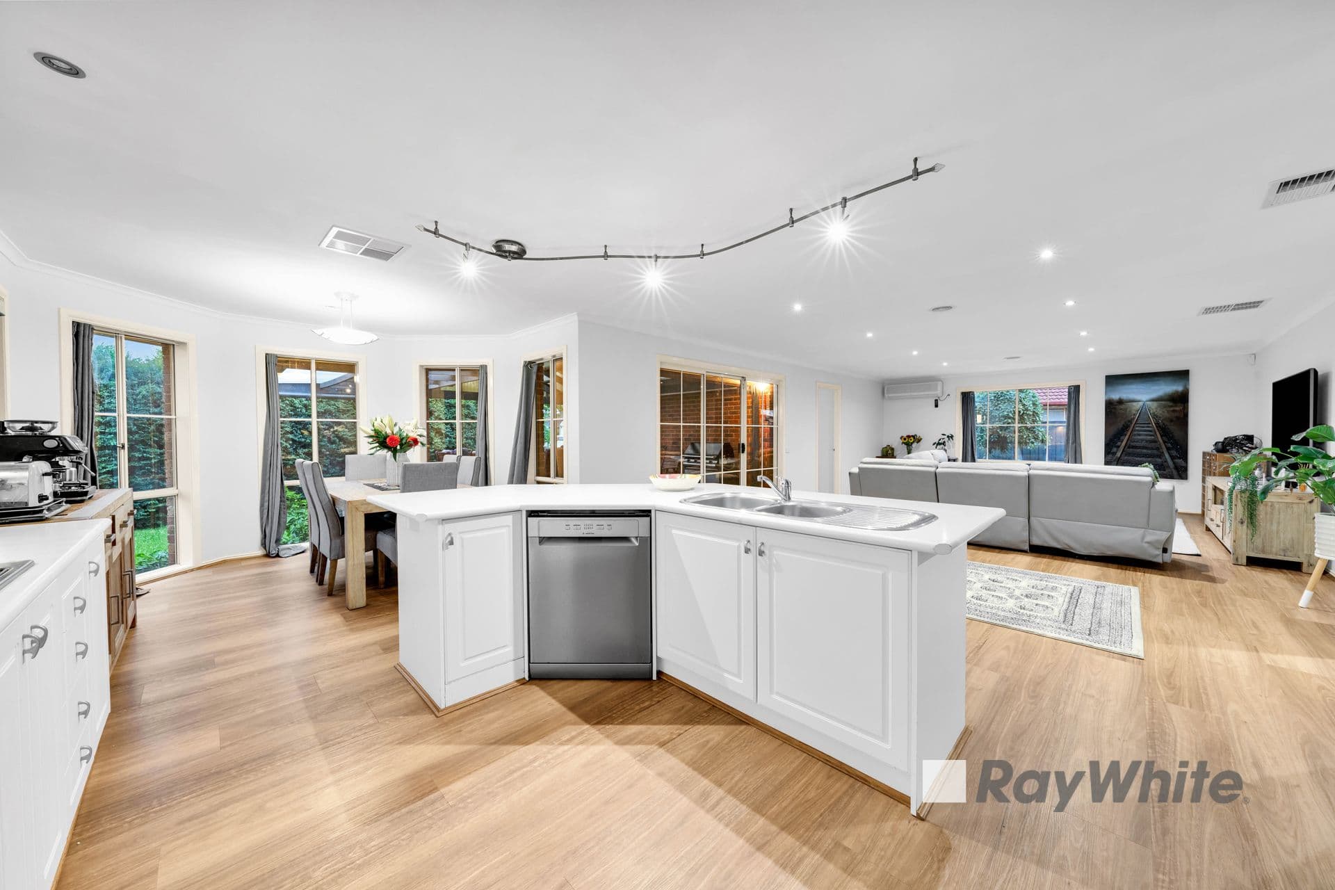 2 Sherwood Road, Narre Warren South VIC 3805, Narre Warren South - Thumbnail 4