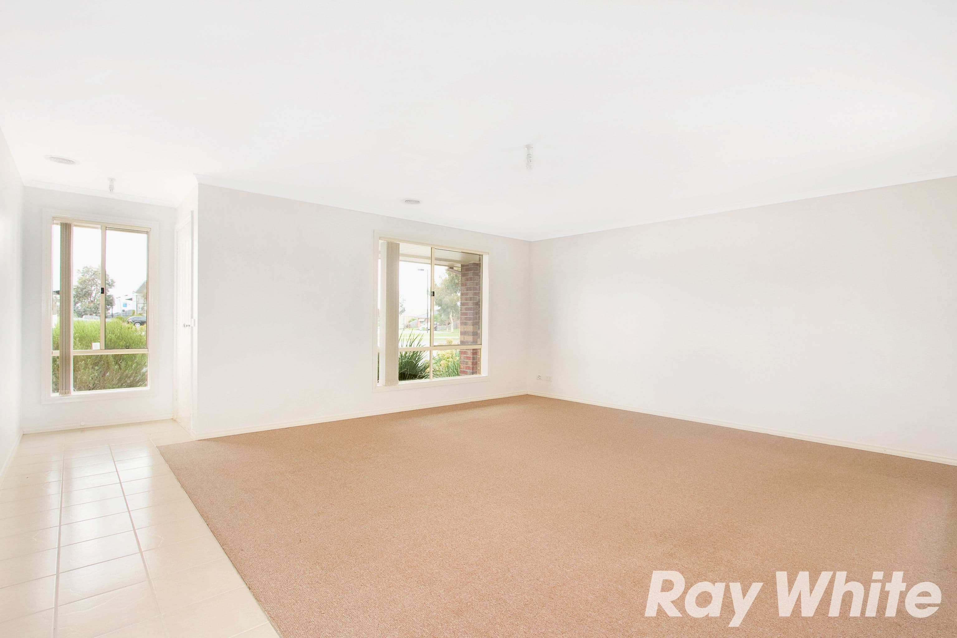 40 Webster Way, Pakenham VIC 3810, Pakenham - Thumbnail 2