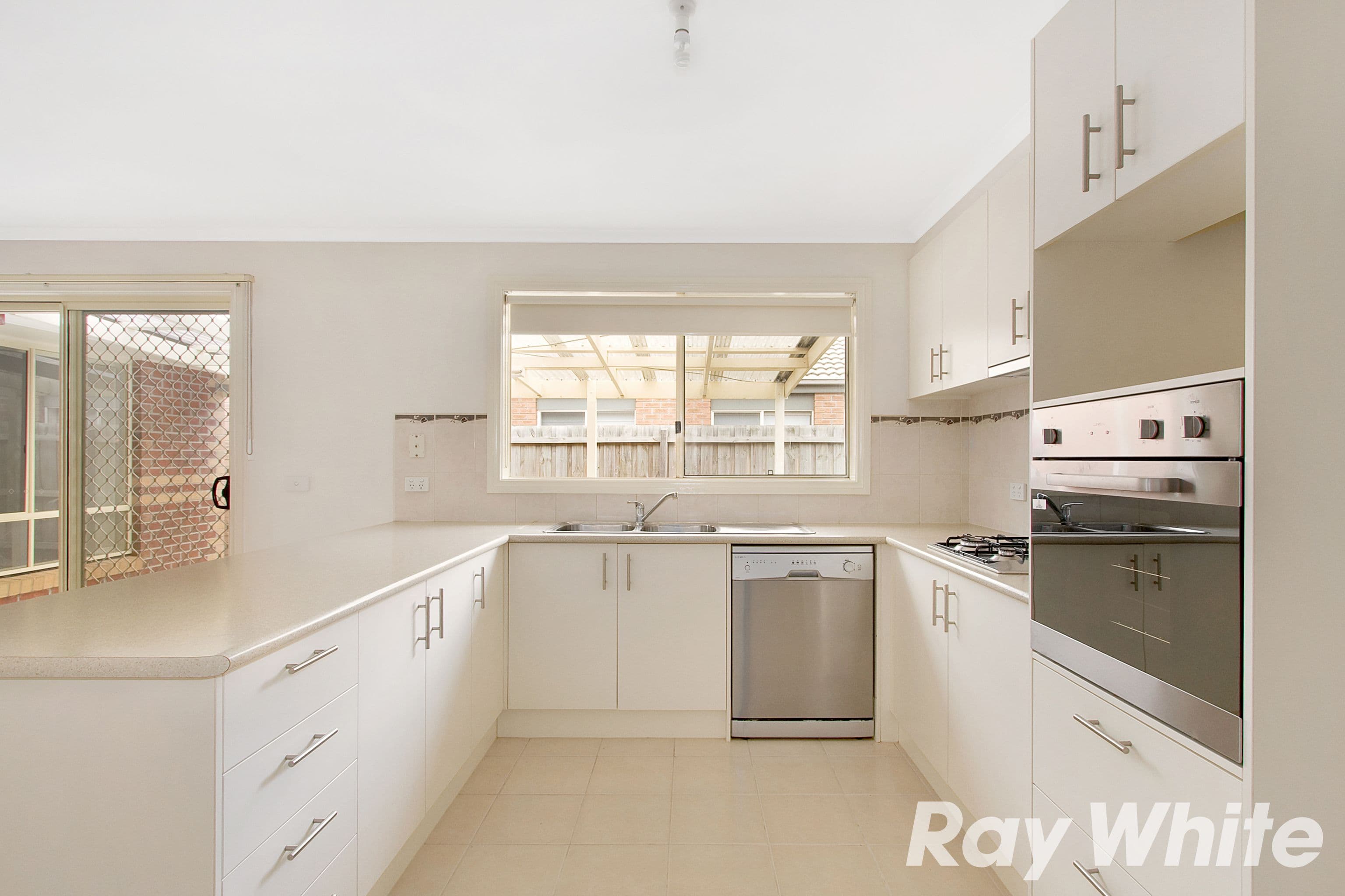 40 Webster Way, Pakenham VIC 3810, Pakenham - Thumbnail 3