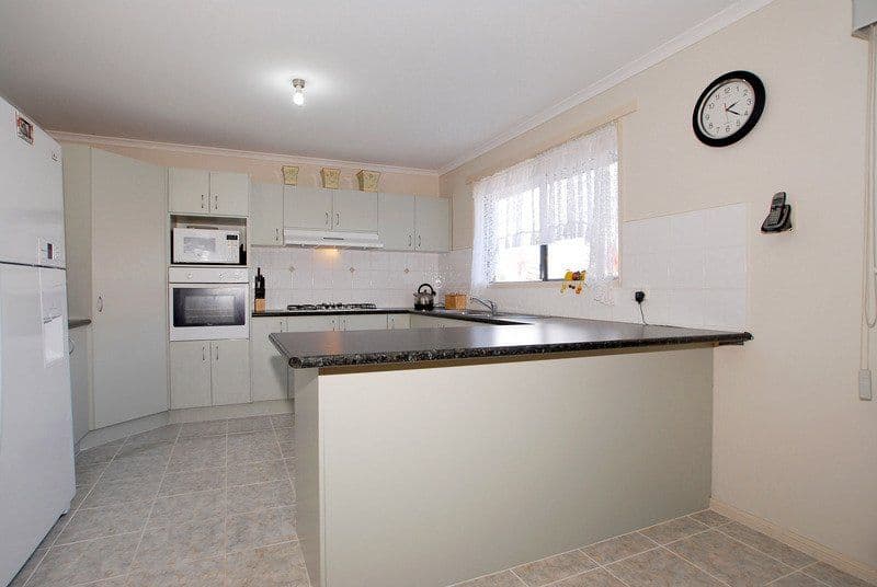 3 Roebourne Mews, CRANBOURNE VIC 3977, Cranbourne East - Thumbnail 4