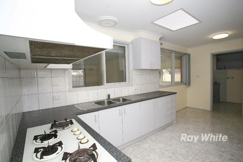 11 Piccadilly Crescent, KEYSBOROUGH VIC 3173, Keysborough - Thumbnail 2