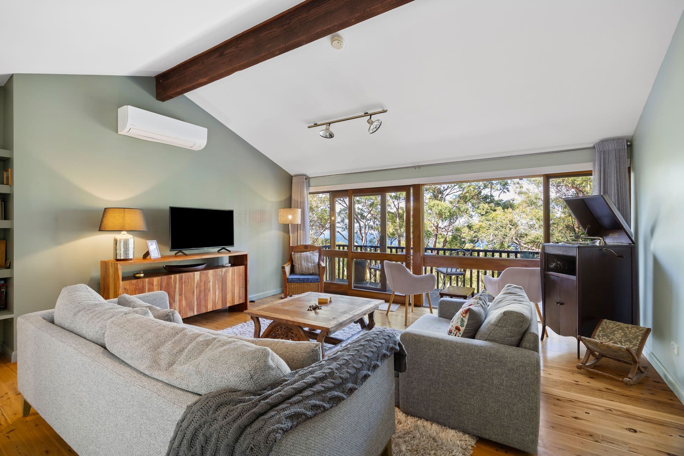 32 Coal Point Road, Coal Point NSW 2283, Coal Point - Thumbnail 2