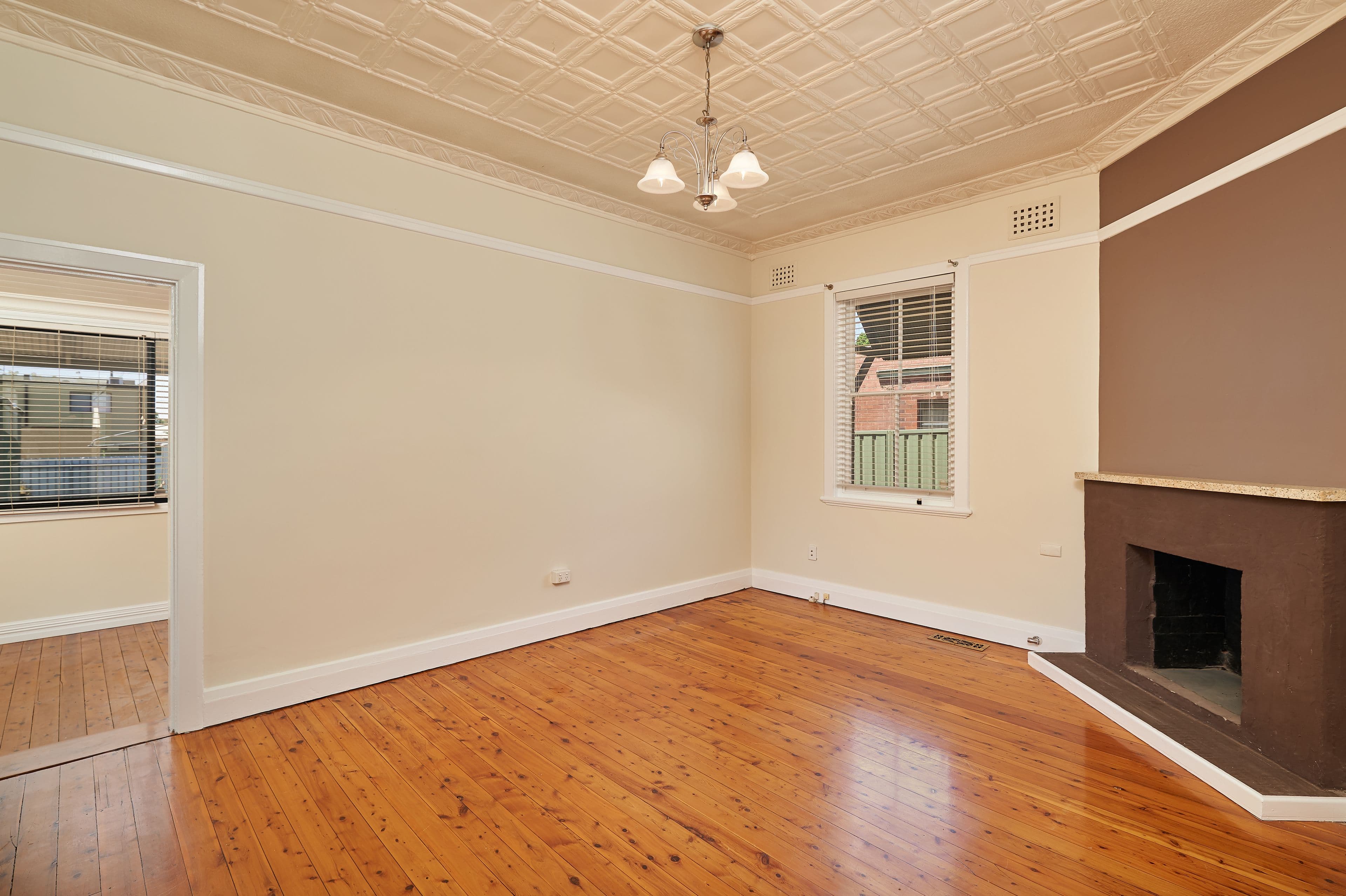 33 Gormly Avenue, Wagga Wagga - Thumbnail 2