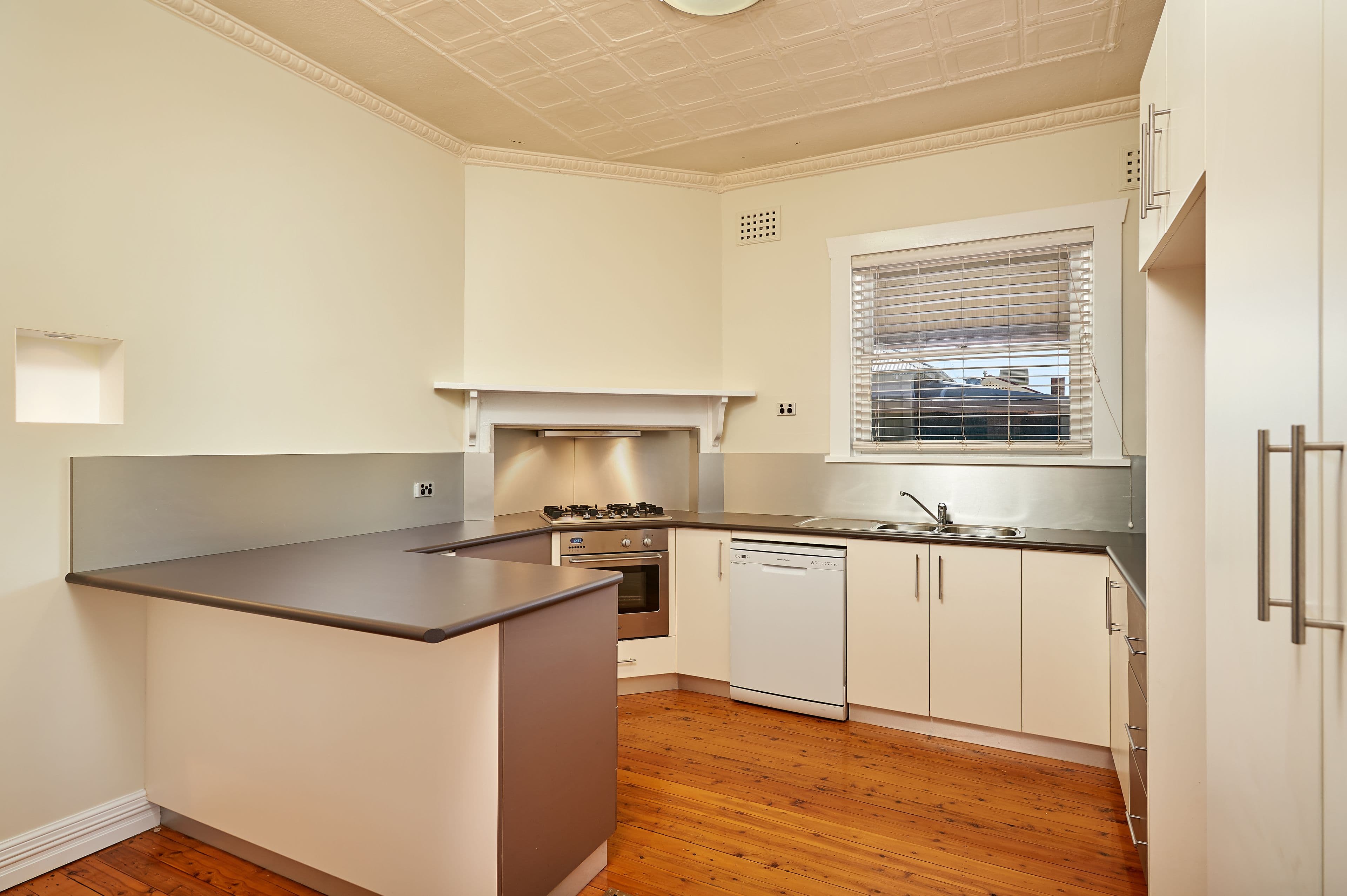33 Gormly Avenue, Wagga Wagga - Thumbnail 4