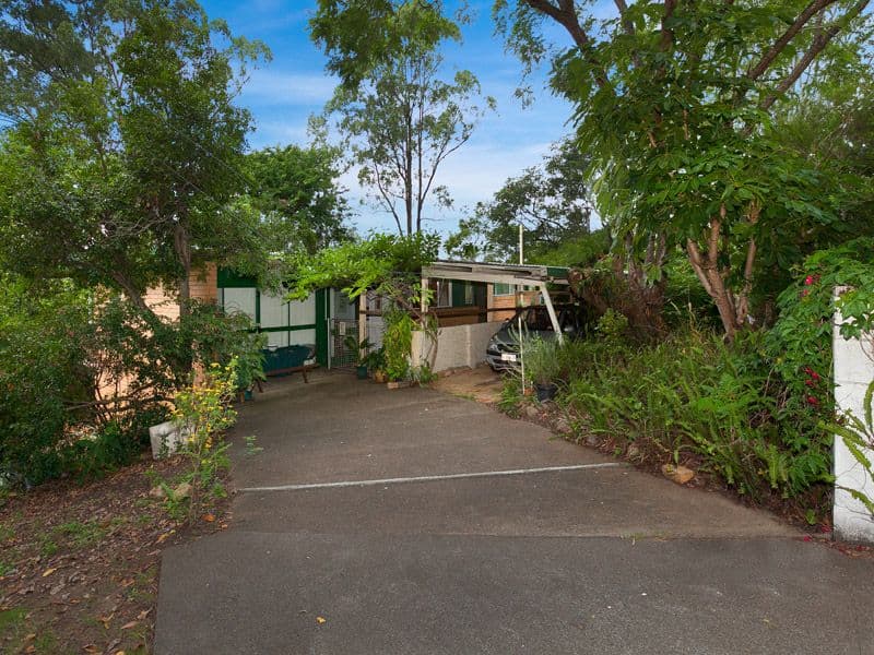 16 Strathburn Street, OXLEY QLD 4075, Oxley - Thumbnail 2