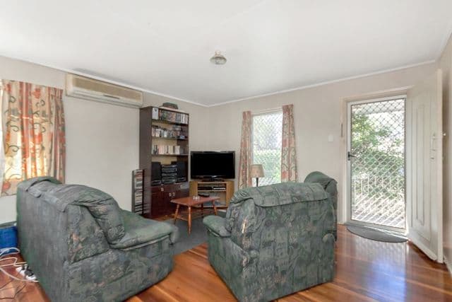 4 Neilson Crescent, RIVERVIEW QLD 4303, Riverview - Thumbnail 2