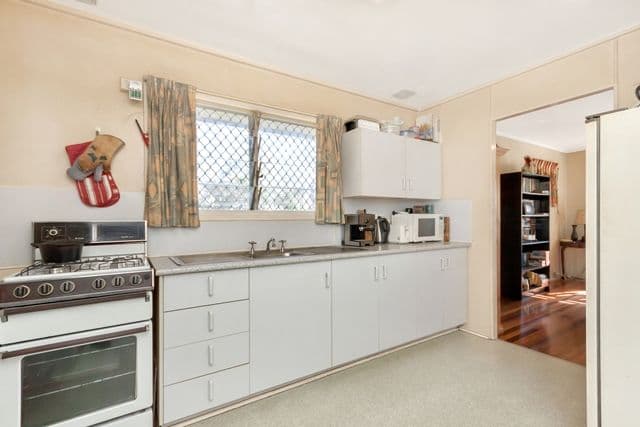 4 Neilson Crescent, RIVERVIEW QLD 4303, Riverview - Thumbnail 4