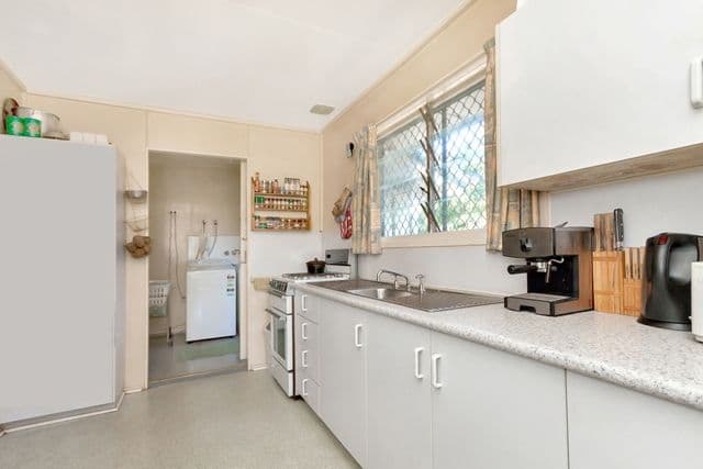 4 Neilson Crescent, RIVERVIEW QLD 4303, Riverview - Thumbnail 8