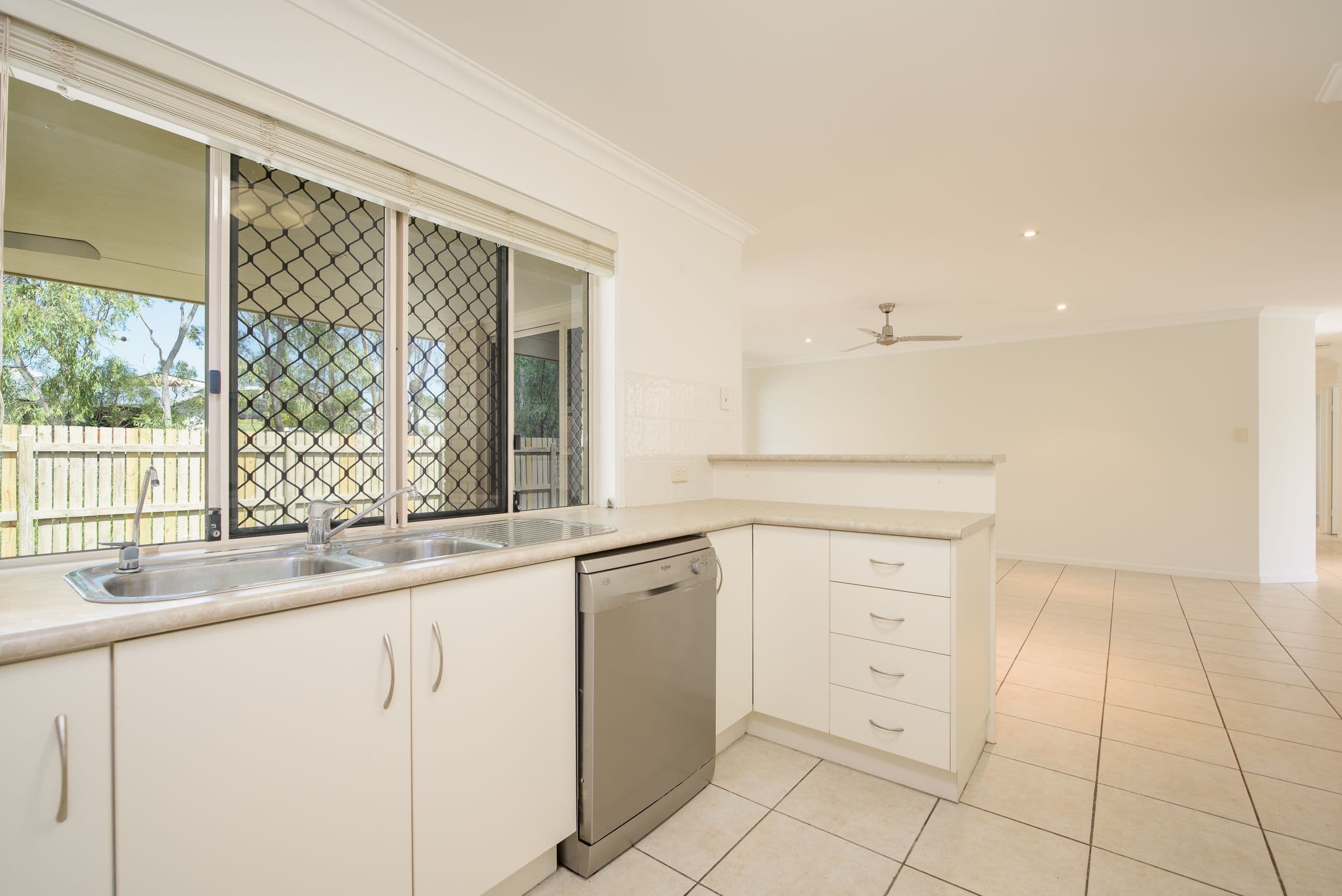 5 Bridgeman Place, New Auckland QLD 4680, New Auckland - Thumbnail 2